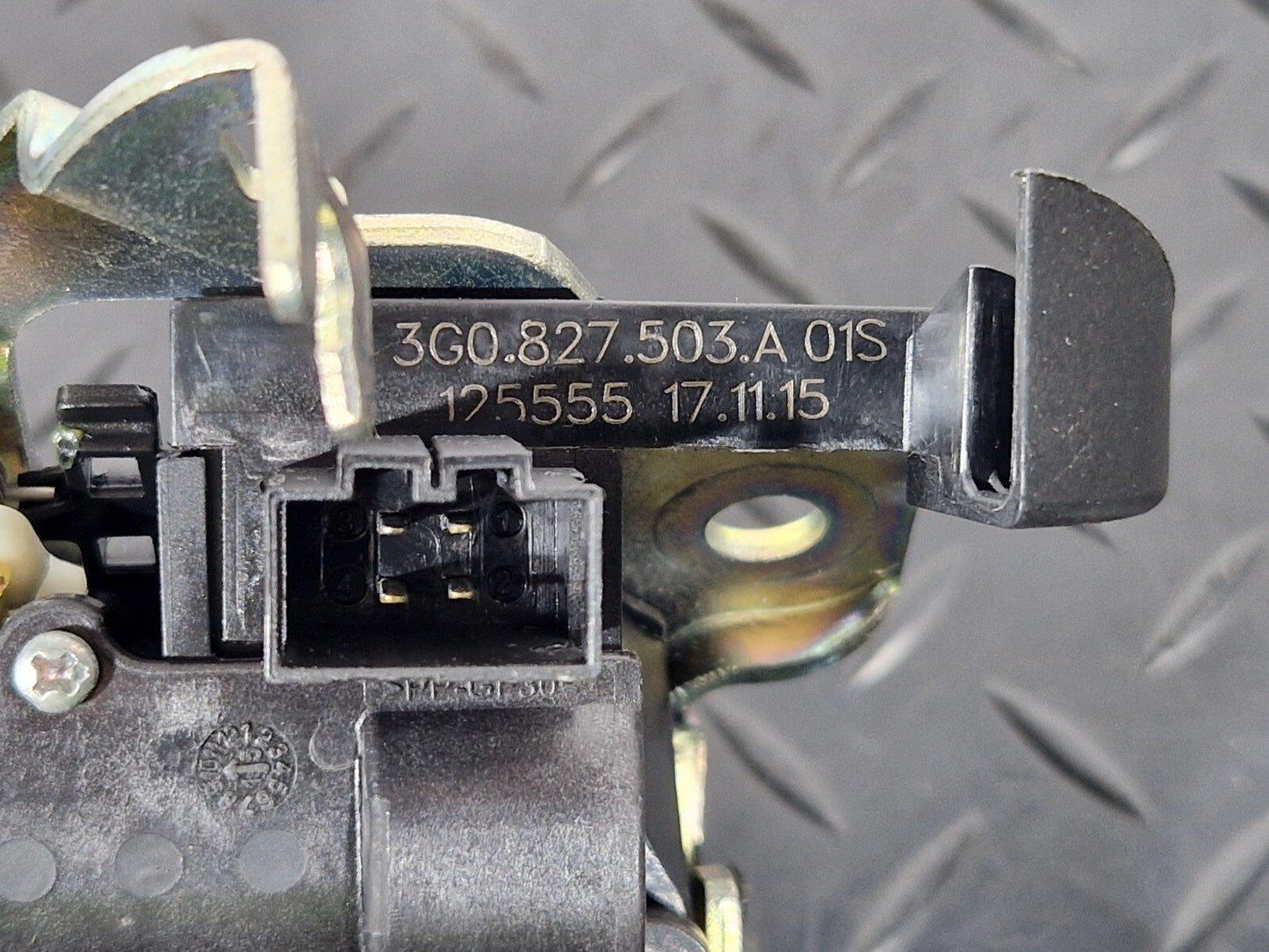 12-18 AUDI A6 C7 GENUINE TAILGATE LOCK MECHANISM OEM 3G0827503A