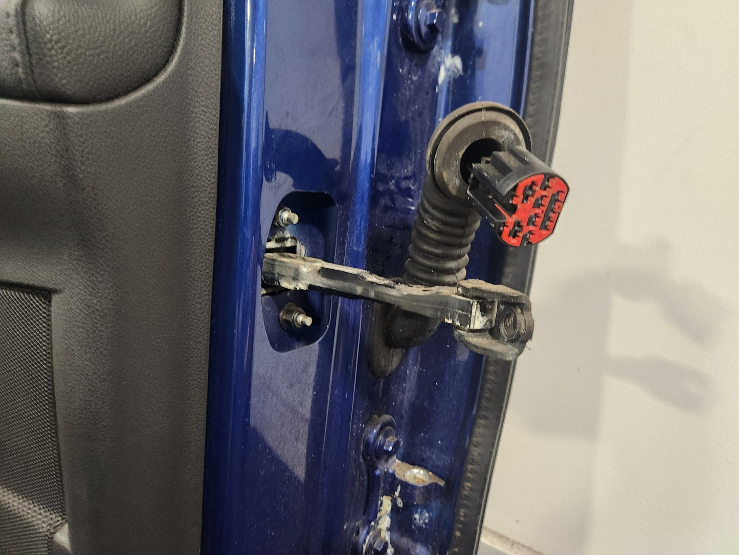 Volvo V50 MK2 FL MW Estate Rear Left Complete Door in Brilliant Blue Pearl 47600