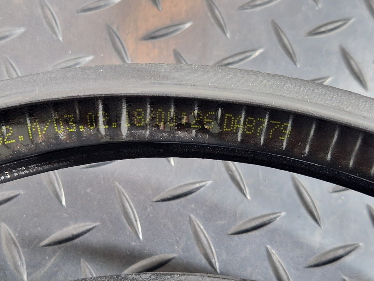 14-21 MERCEDES BENZ C200 W205 FRONT DOOR LEFT SIDE RUBBER SEAL A2056970051