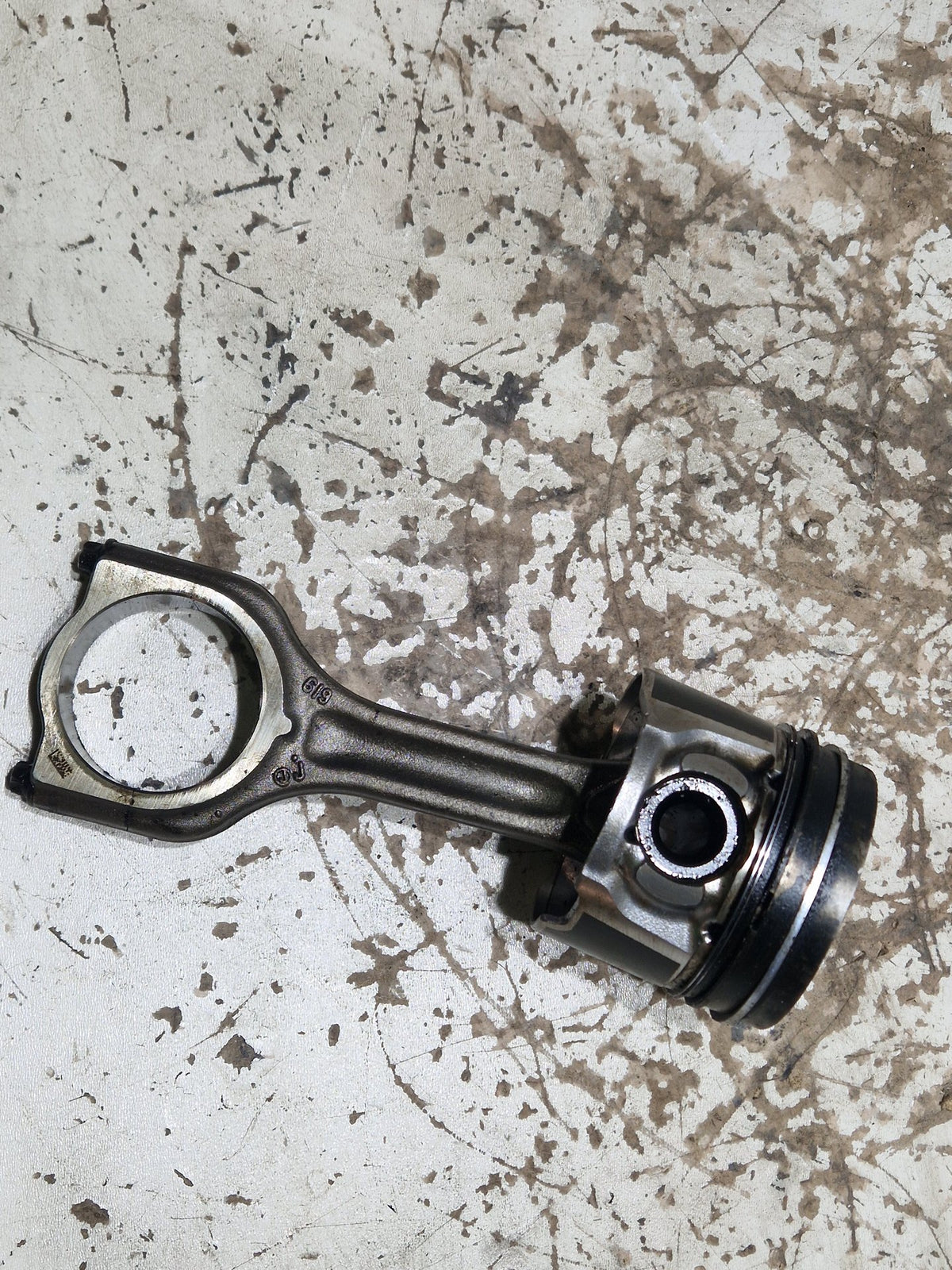 Volvo V40 MK3 (525) Hatchback 1.6 Diesel Genuine Piston Conrod