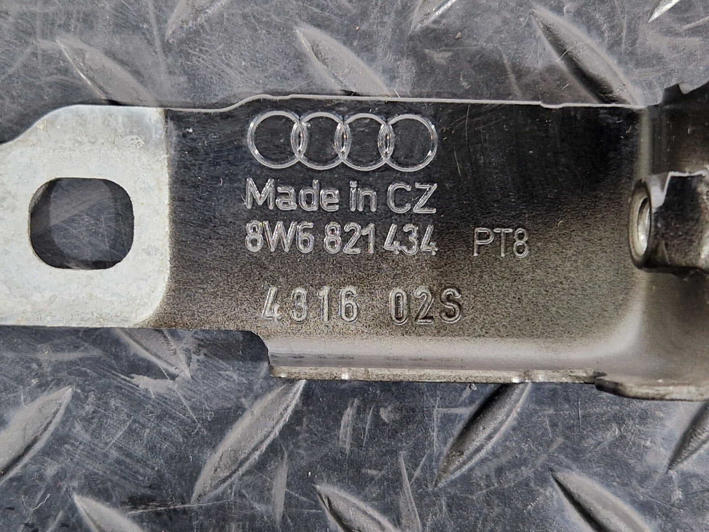 16-23 AUDI S5 COUPE GENUINE WING FENDER BRACKET FRONT RIGHT 8W6821434