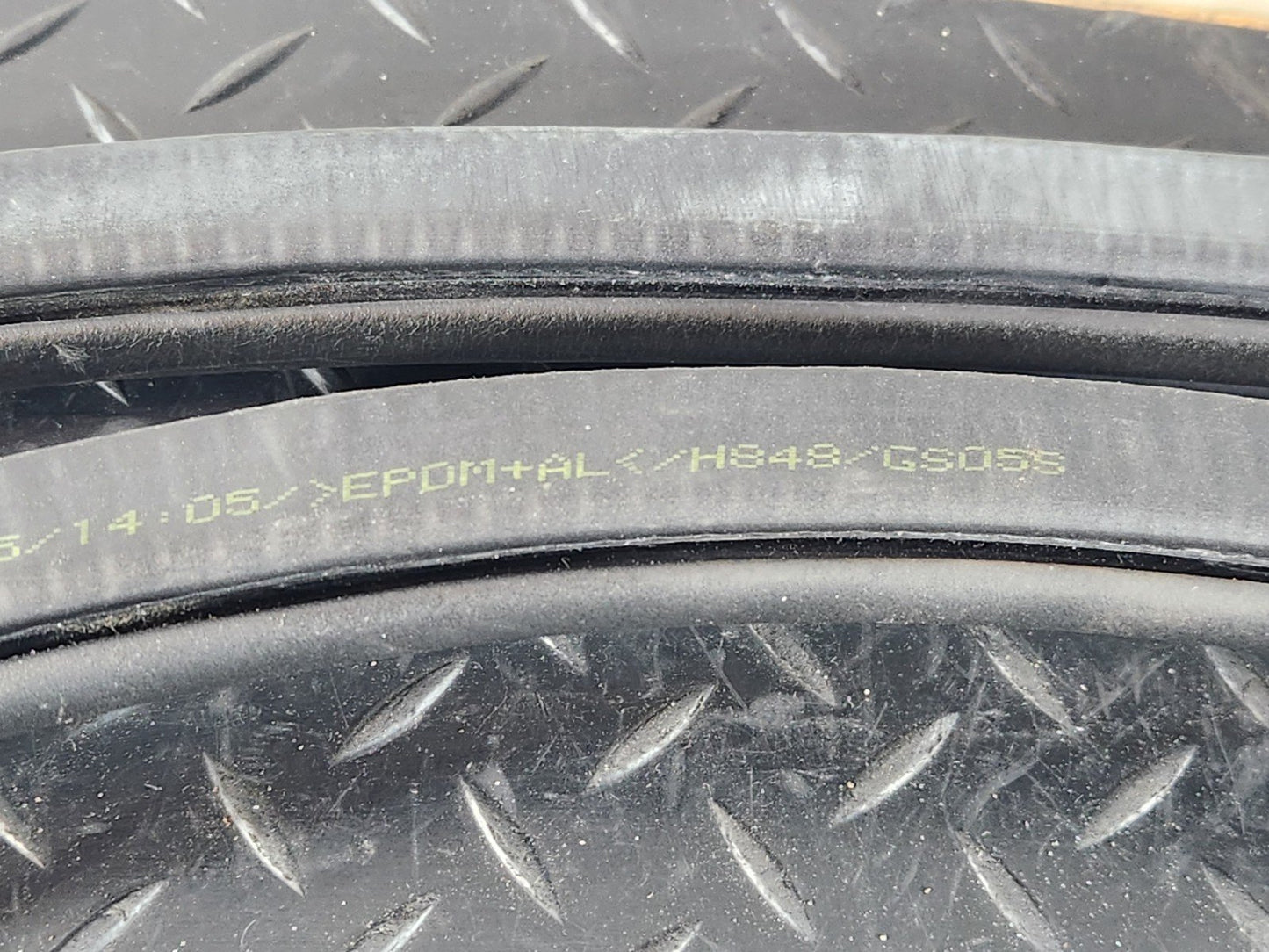 16-20 AUDI Q7 4M GENUINE FRONT LEFT & RIGHT DOOR SEAL RUBBER 4M0831721A