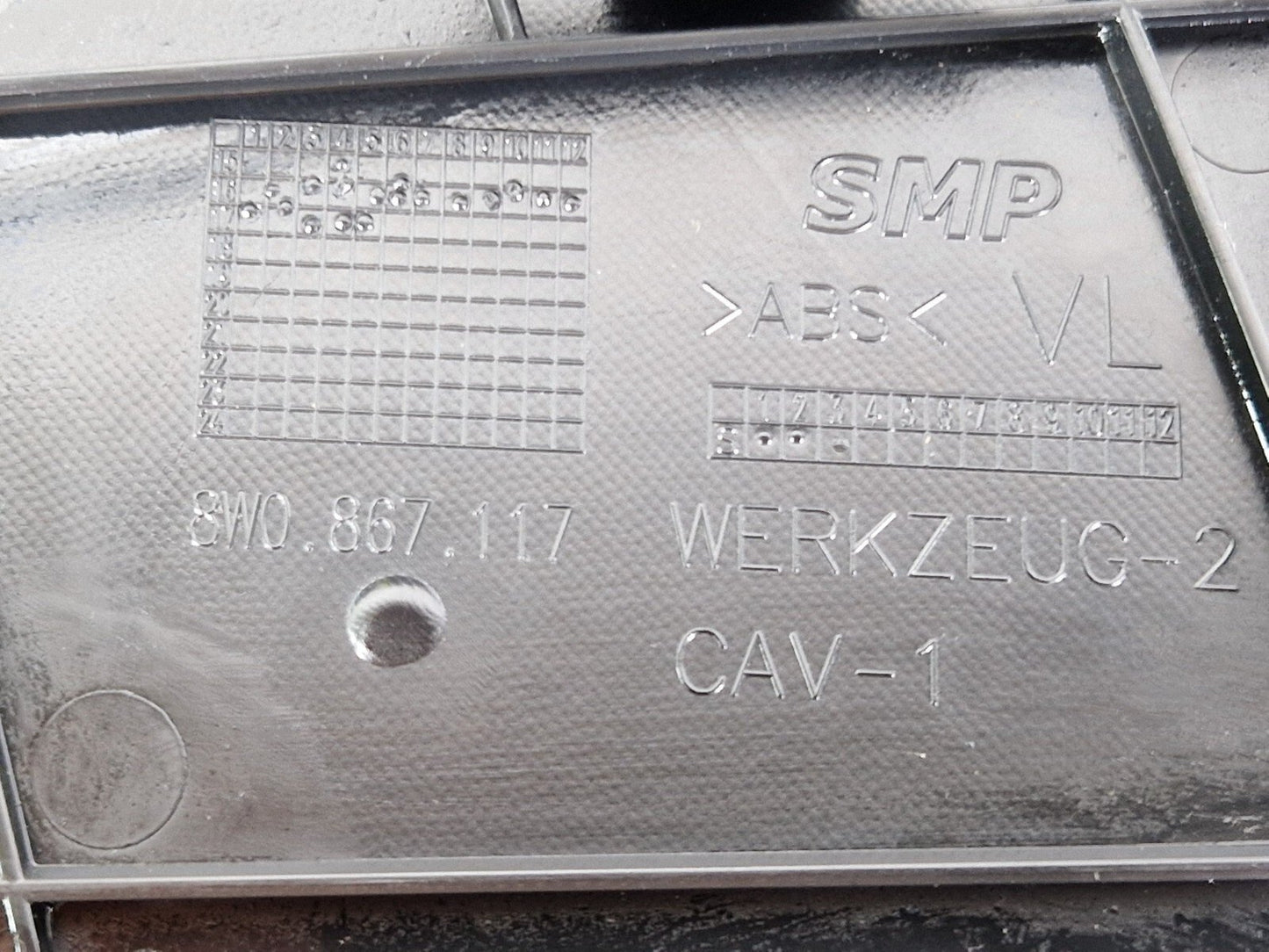 16-19 AUDI A4 B9 GENUINE FRONT PASSENGER SIDE DOOR CARD PANEL 8W0867133