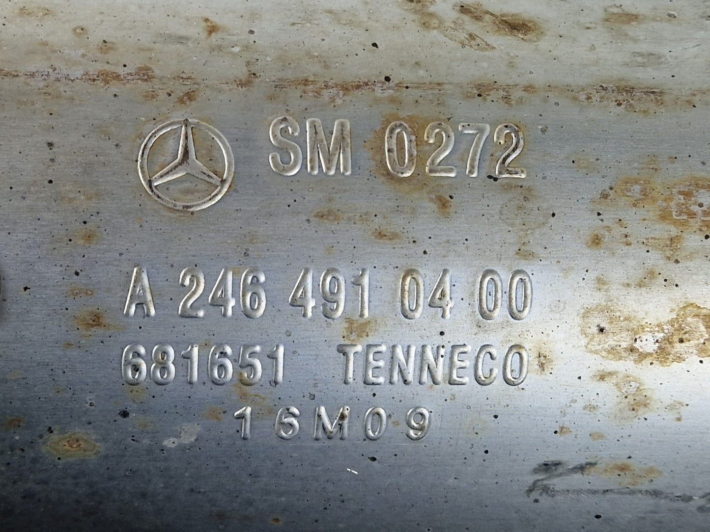 12-18 MERCEDES BENZ W176 GENUINE EXHAUST CENTER SECTION A2464910400