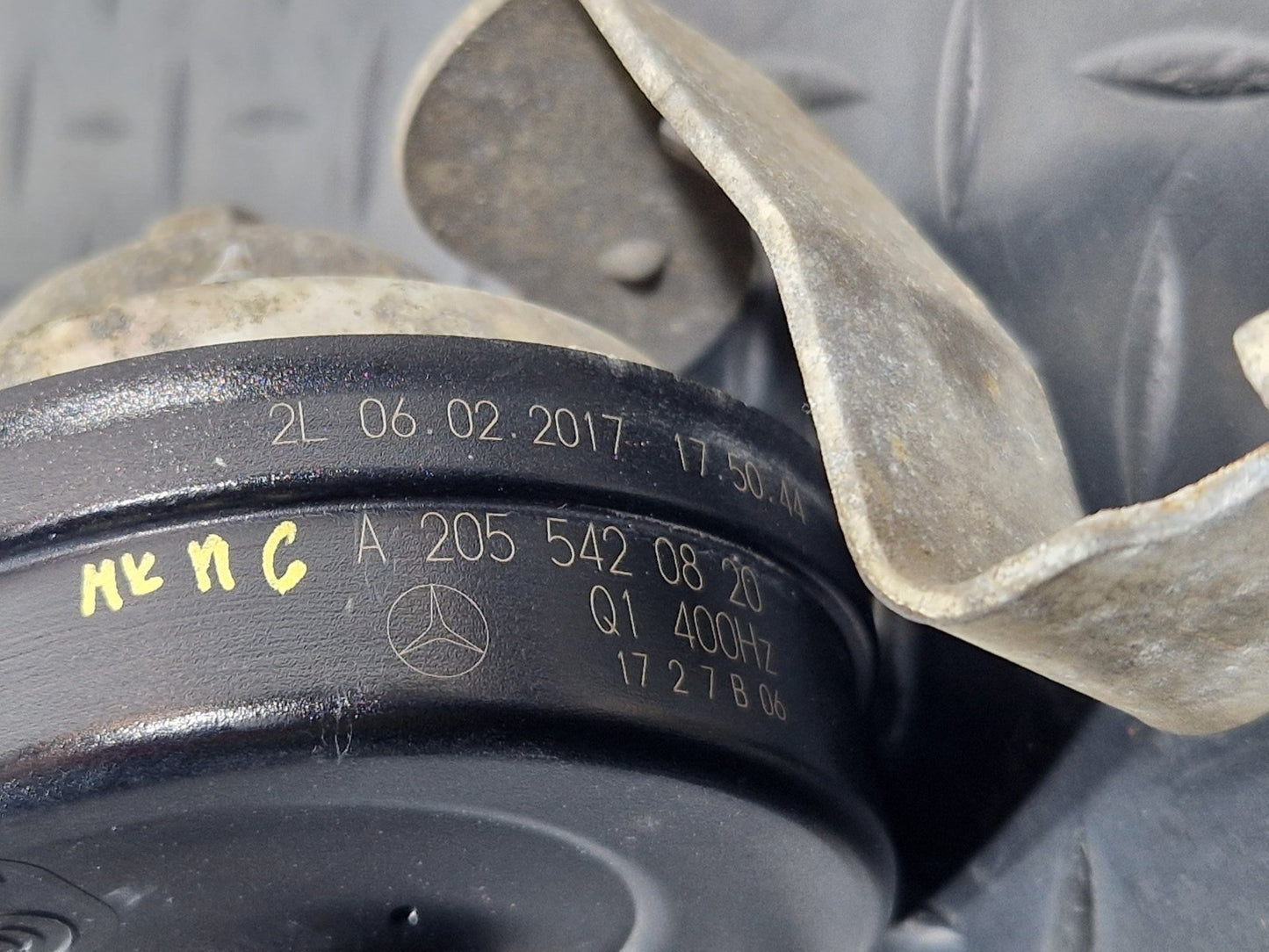 14-21 MERCEDES BENZ C200d W205 OEM HIGH LOW TONE PITCH HORN A2055420820