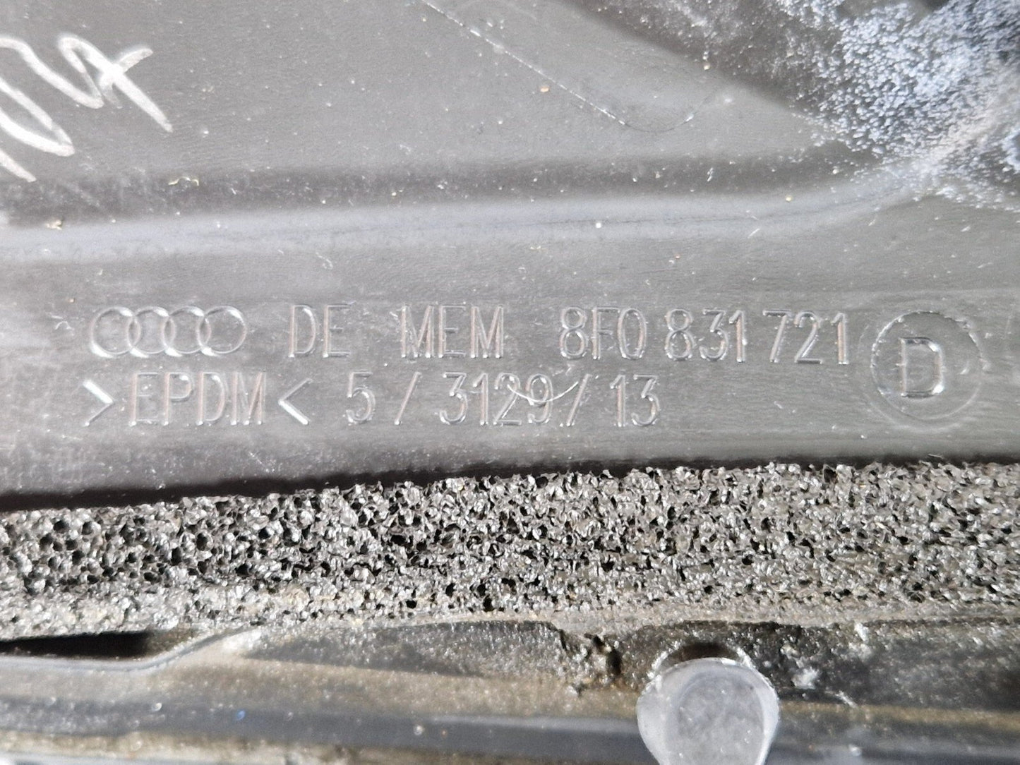 12-17 AUDI S5 CONVERTIBLE FRONT LEFT A PILLAR SEAL 8F0831721