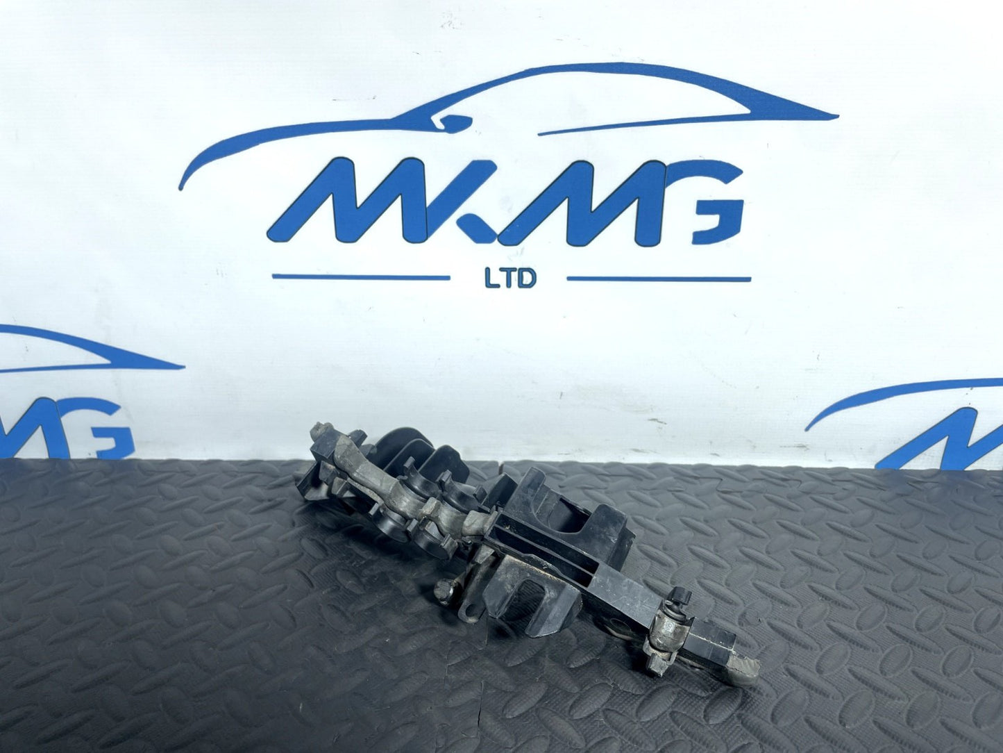 14-21 MERCEDES BENZ C300 W205 GENUINE RIGHT SIDE CARRIER COPPING A2058310698
