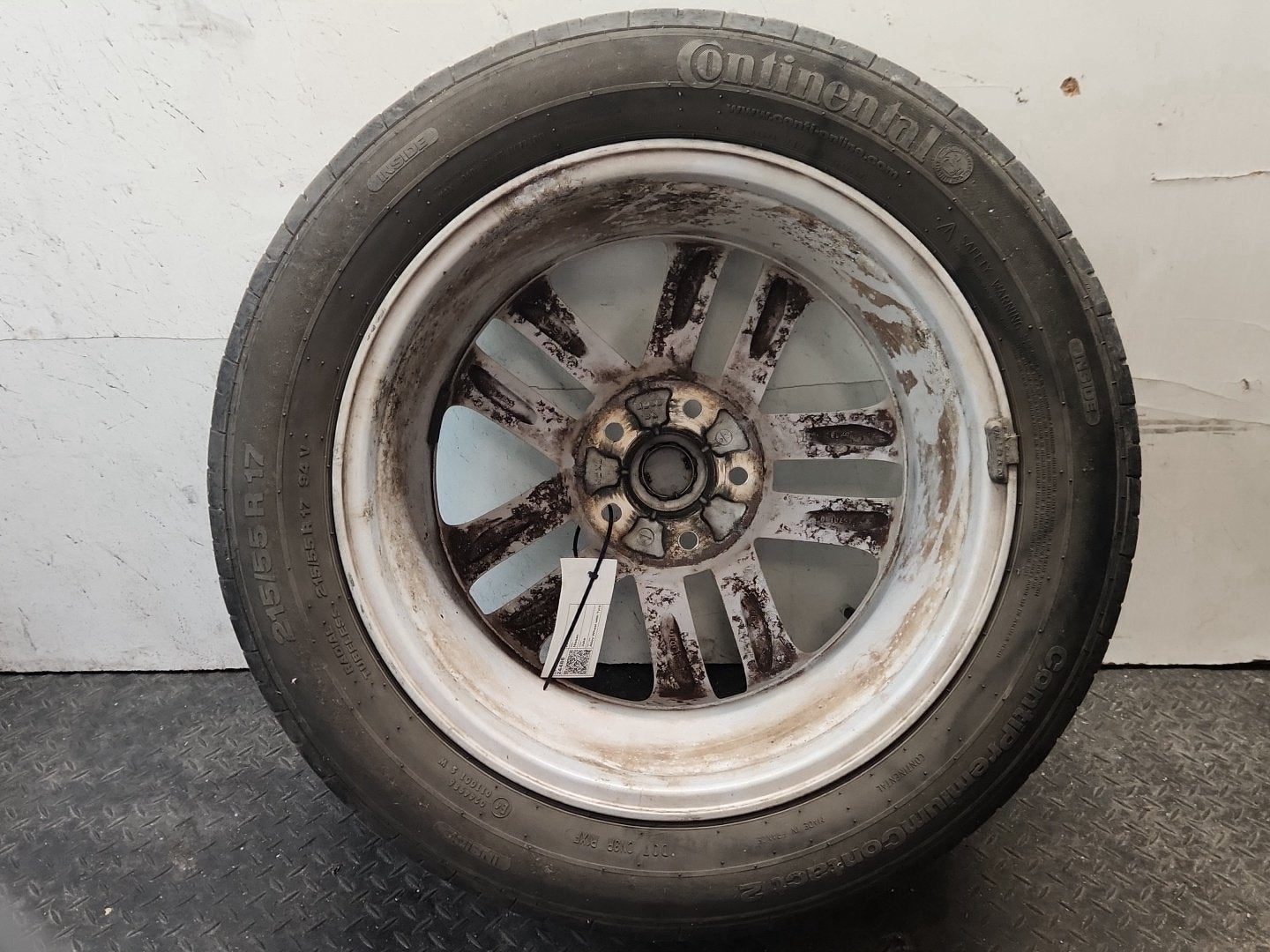 Nissan Juke MK1 (F15) 17" Alloy Wheel with Tyre 215/55/17 ~3mm
