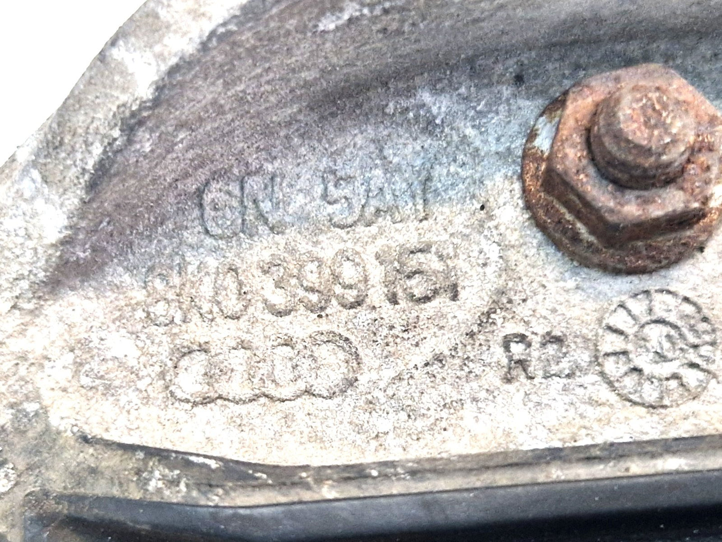 2014 AUDI Q5 8R OEM GEARBOX MOUNT 8K039915