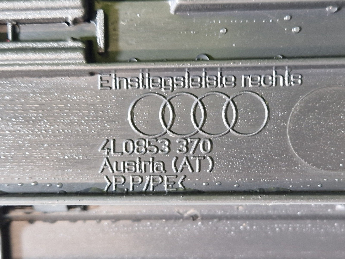 10-15 AUDI Q7 4L GENUINE RIGHT LOWER SILL TRIM 4L0853370