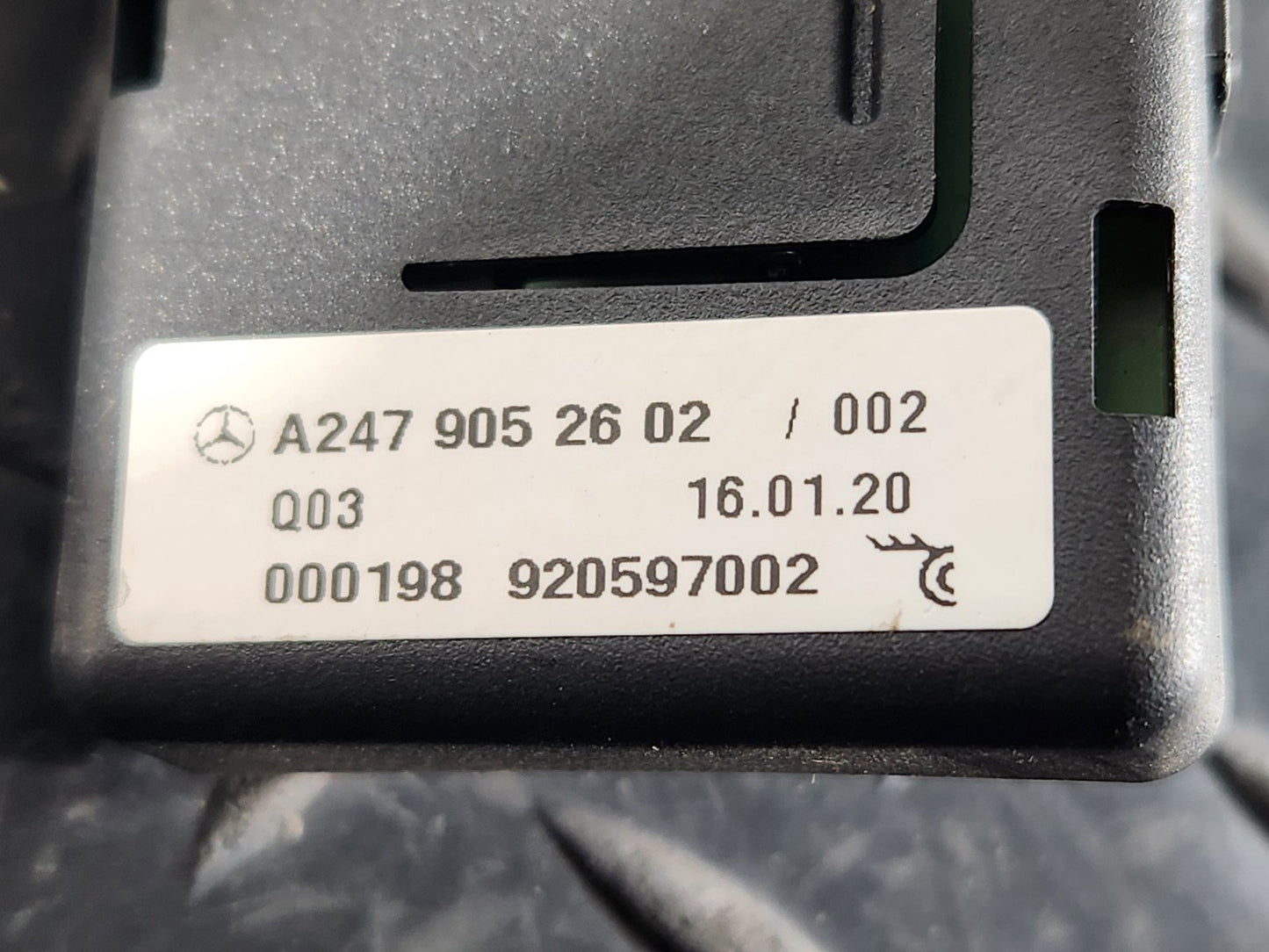 19-ON MERCEDES BENZ B CLASS W247 WLAN AERIAL ANTENNA A2479052602