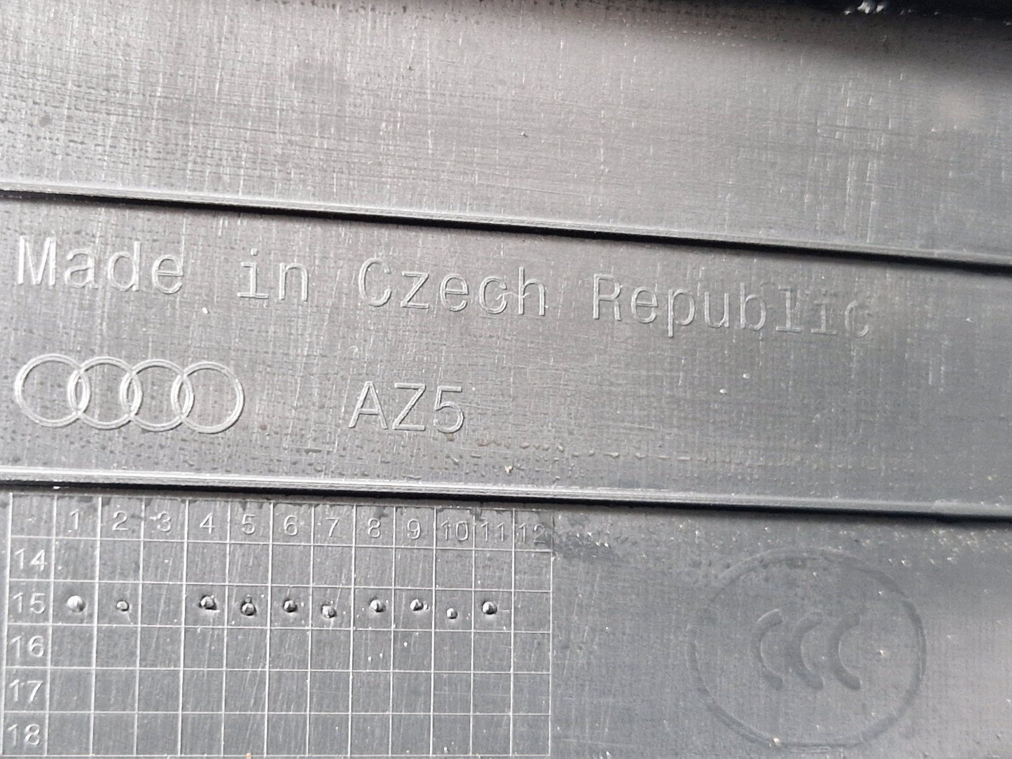 Audi A4 B9 Rear Boot Trim panel 8W5863471