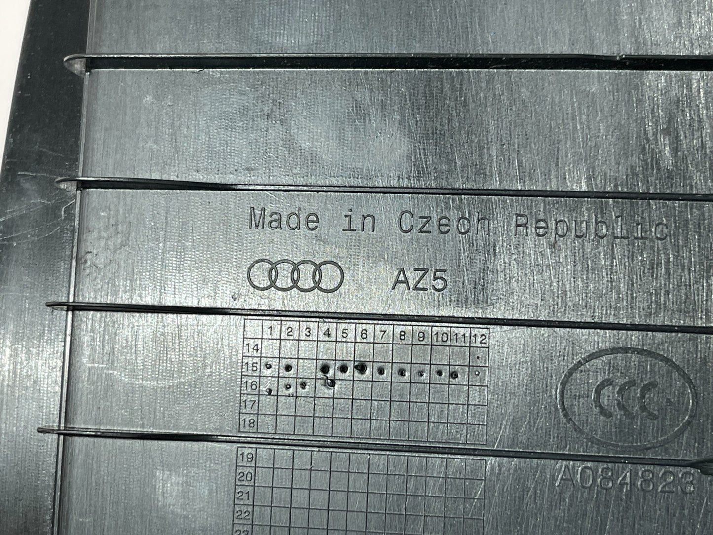 16-19 AUDI A4 B9 ESTATE GENUINE BOOT TRUNK SILL COVER PROTECTION 8W5863471