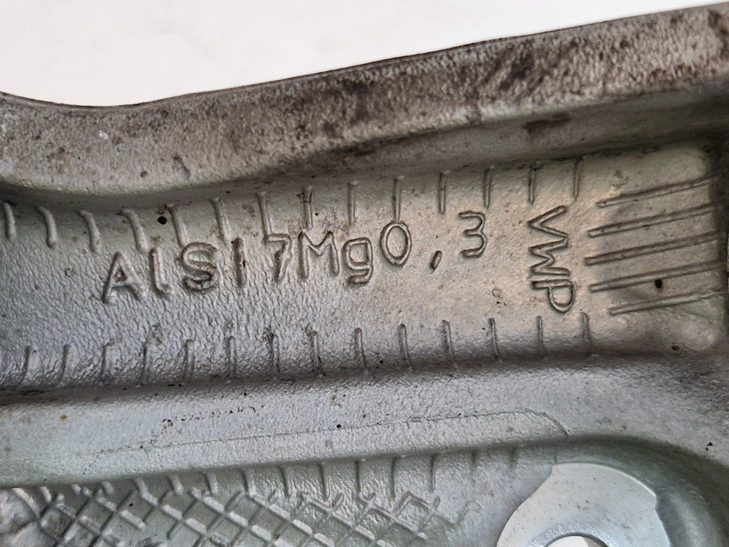 16-19 AUDI A4 B9 GENUINE OEM FRONT RIGHT SIDE SUBFRAME BRACKET MOUNT 8W0399296E