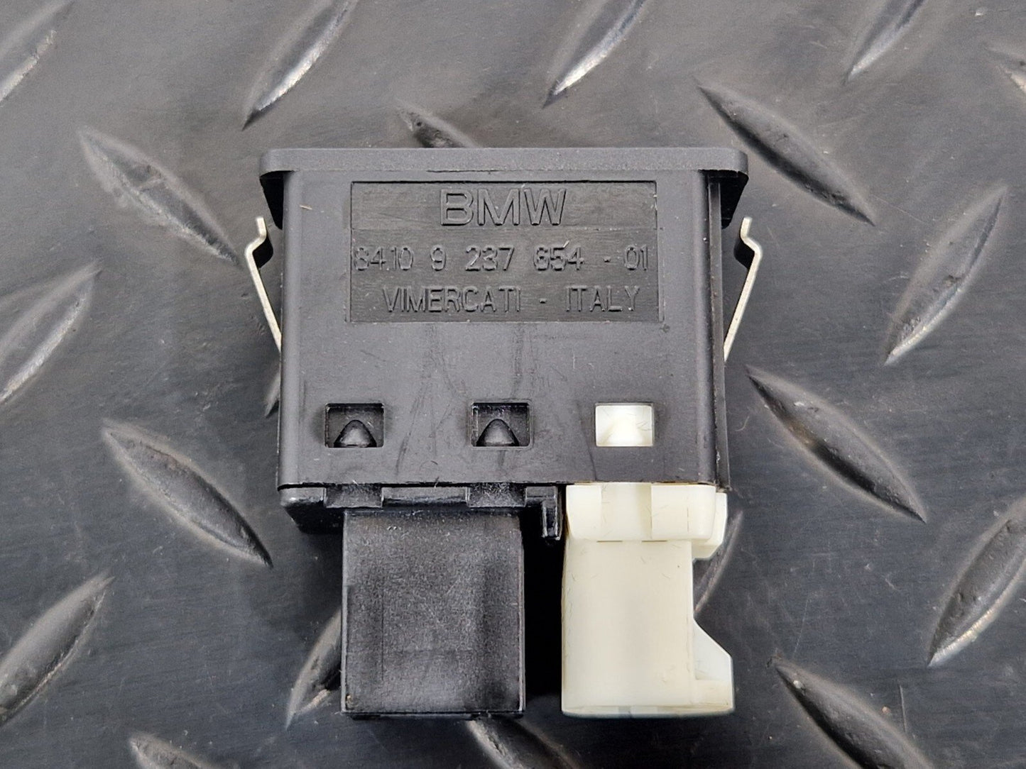 11-18 BMW 6 SERIES F06 AUX IN USB SOCKET POWER PORT 9237654
