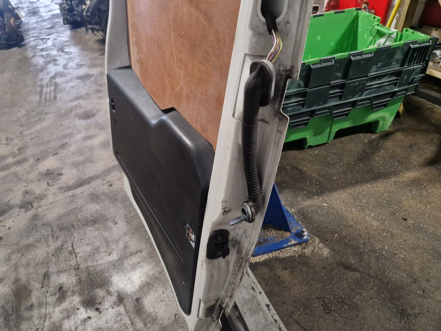 Fiat Doblo MK2 FL (263-1) Cargo Van Rear Left Passenger Complete Door in White