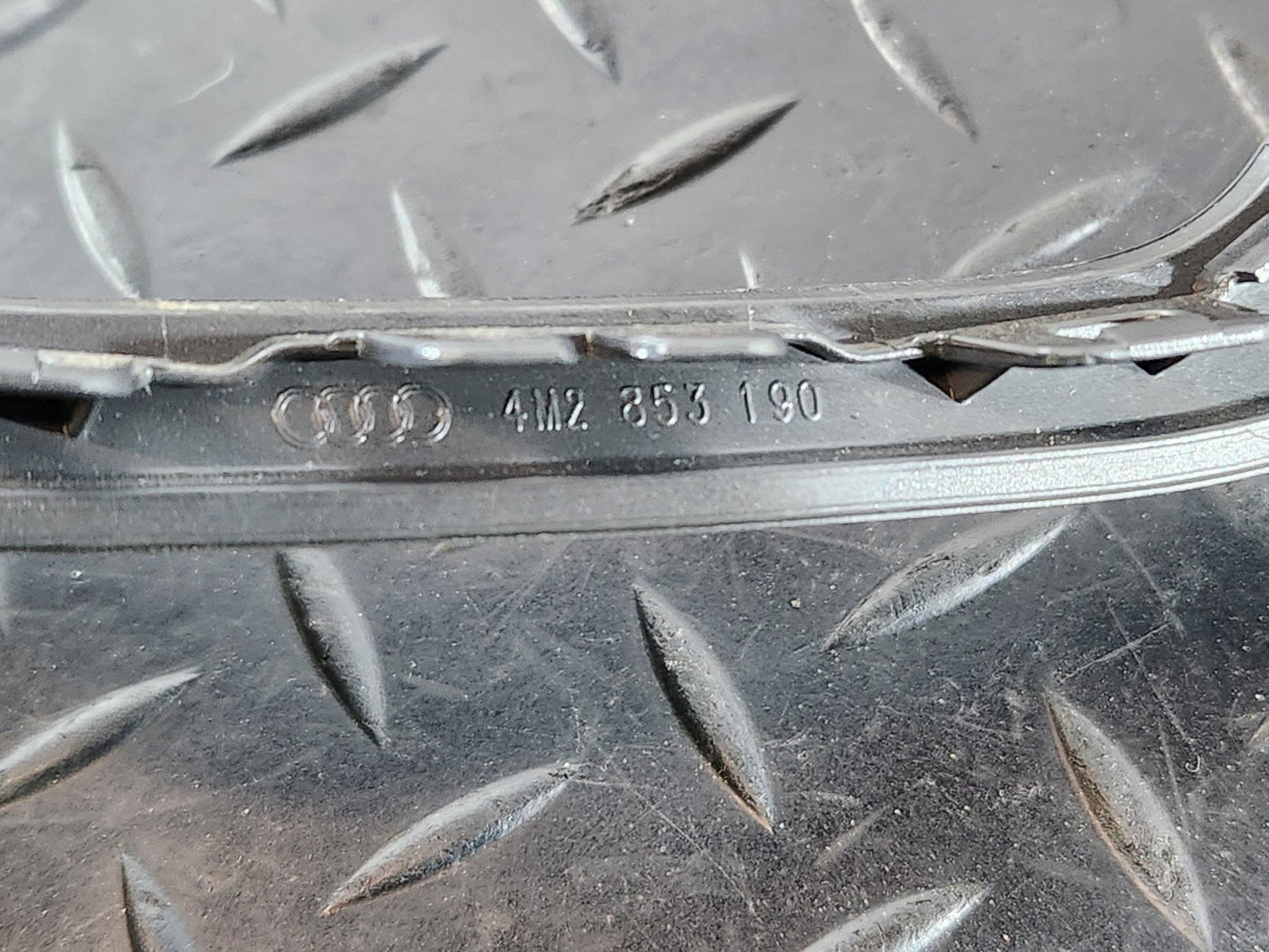 Audi Unknown Part Type 4M2853190