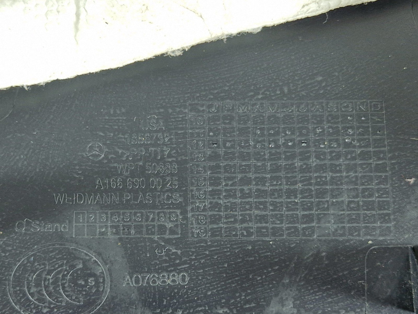 11-19 MERCEDES BENZ ML W166 GENUINE LEFT LOWER B PILLAR TRIM A1666900025