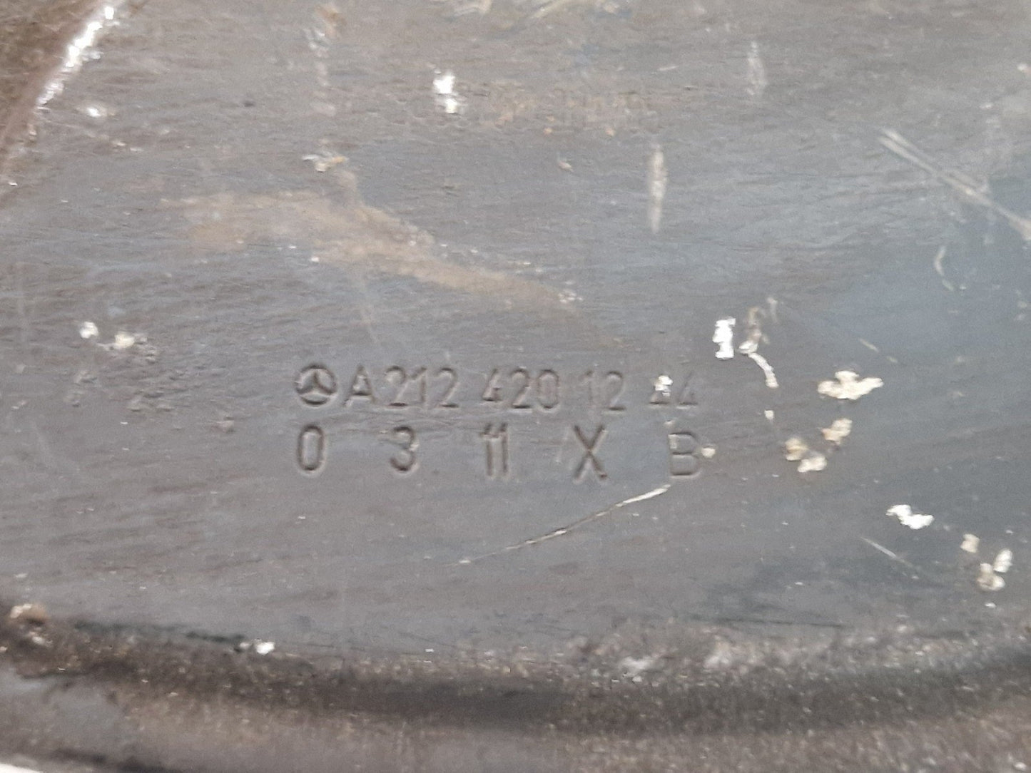 MERCEDES E CLASS W212 FRONT RIGHT AXLE WHEEL HUB PROTECTION PLATE A2124201244