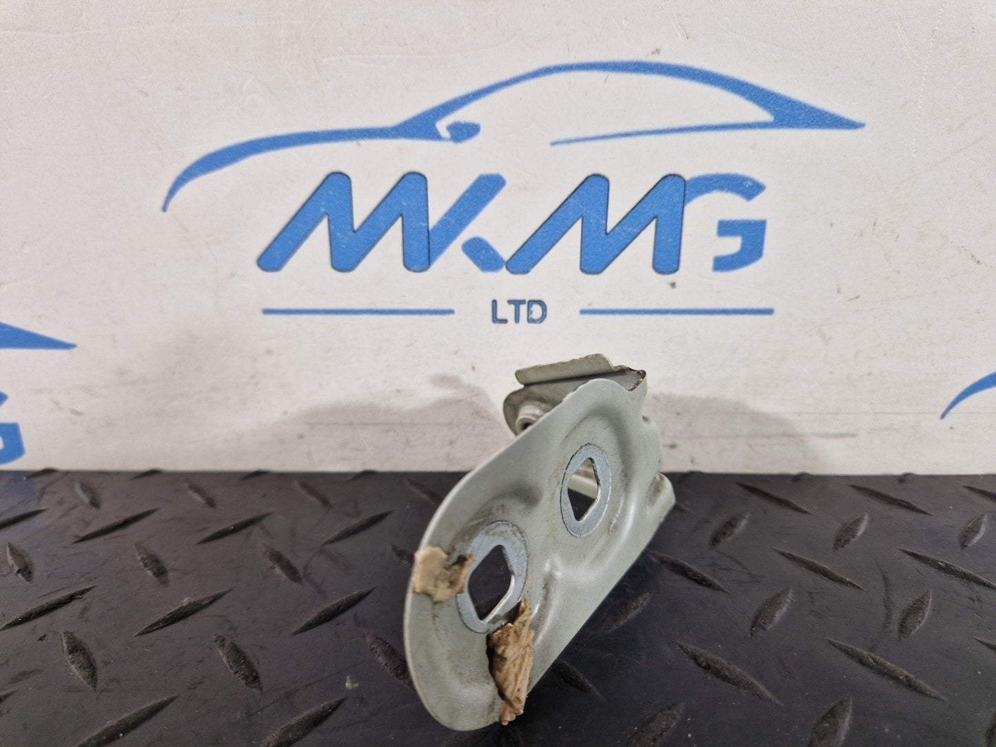11-18 BMW 6 SERIES F13 FRONT LEFT SIDE N/S WING FENDER BRACKET MOUNT HOLDER
