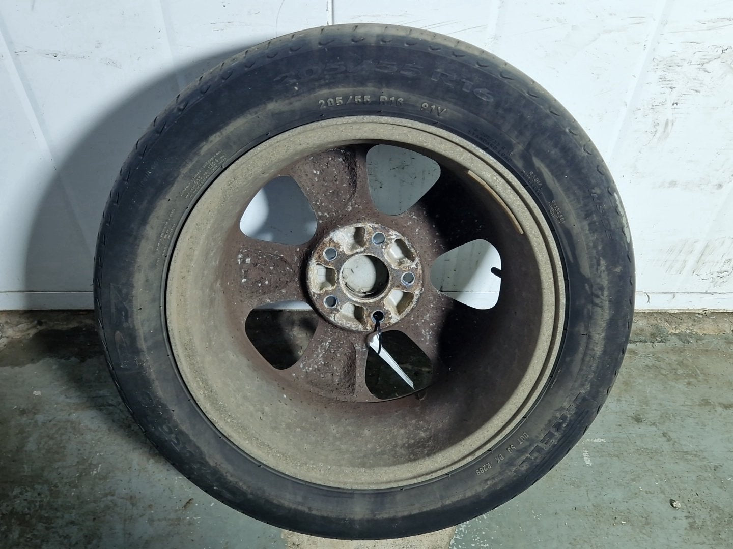 Honda FR-V MK1 (BE57) 16" Alloy Wheel with Tyre ~3mm 205/55/16