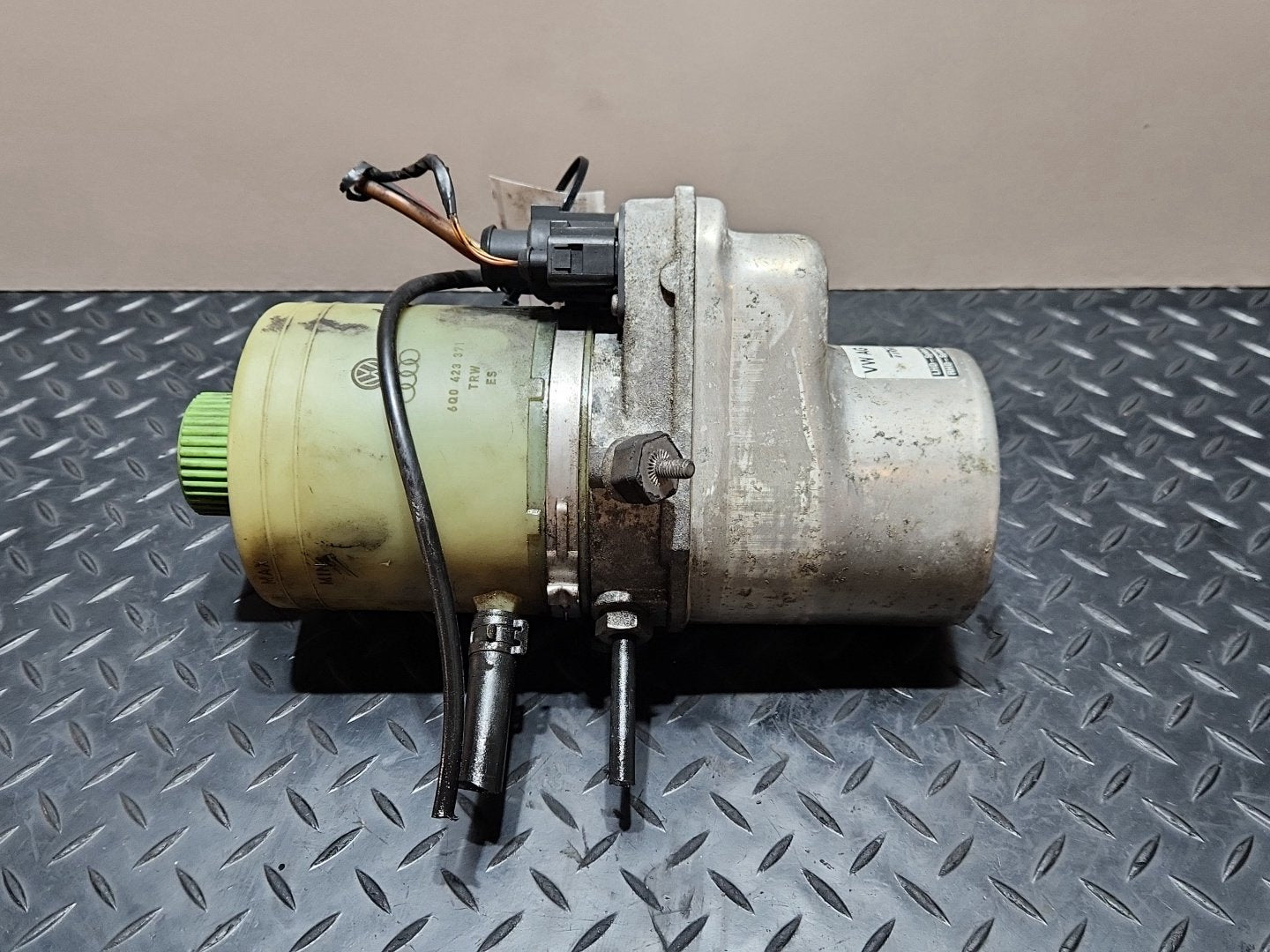 Skoda Fabia 5J Hatchback Genuine Power Steering Pump 6Q0423371 6Q0423156AB