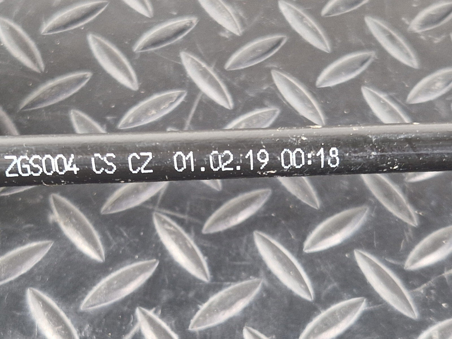 18-ON MERCEDES BENZ SPRINTER W907 2.1 GENUINE FUEL LINE A9074761200
