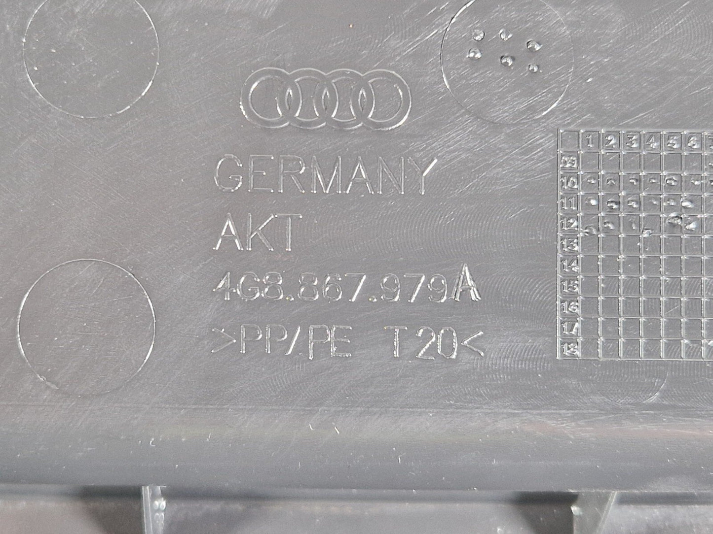 10-18 AUDI A7 4G S-LINE GENUINE TAILGATE BOOT LID INTERIOR TRIM COVER 4G8867979A
