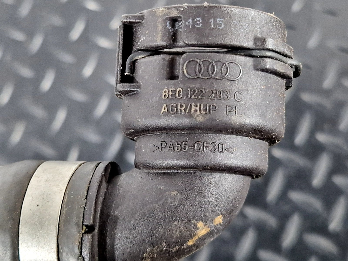 16-19 AUDI A4 B9 GENUINE HEATER HOSE PIPE 8W0819342B