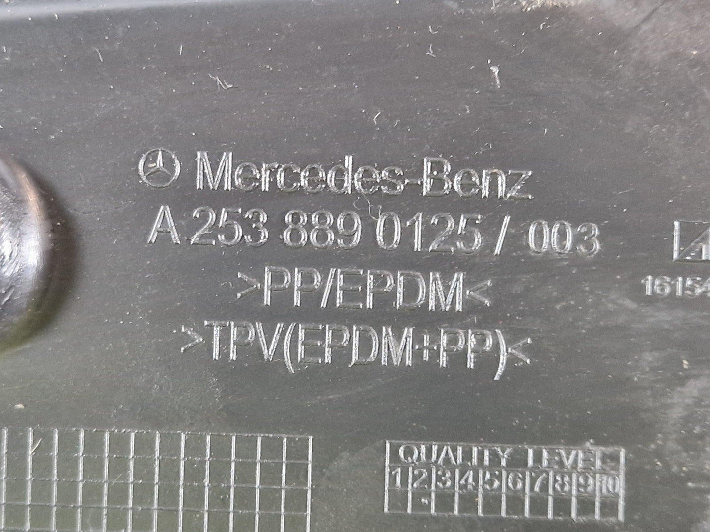 16-22 MERCEDES BENZ X253 FRONT RIGHT SIDE WING SEAL TRIM A2538890125