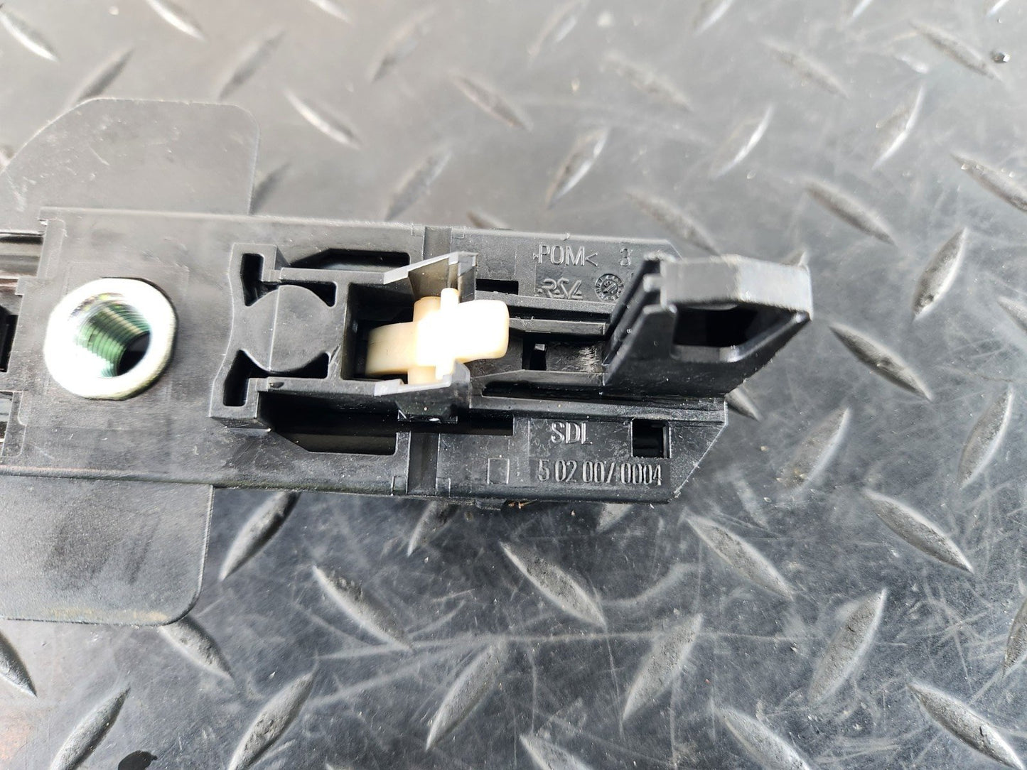 10-15 AUDI Q7 4L GENUINE FRONT RIGHT O/S SEAT BELT HEIGHT ADJUSTOR 9DL203680