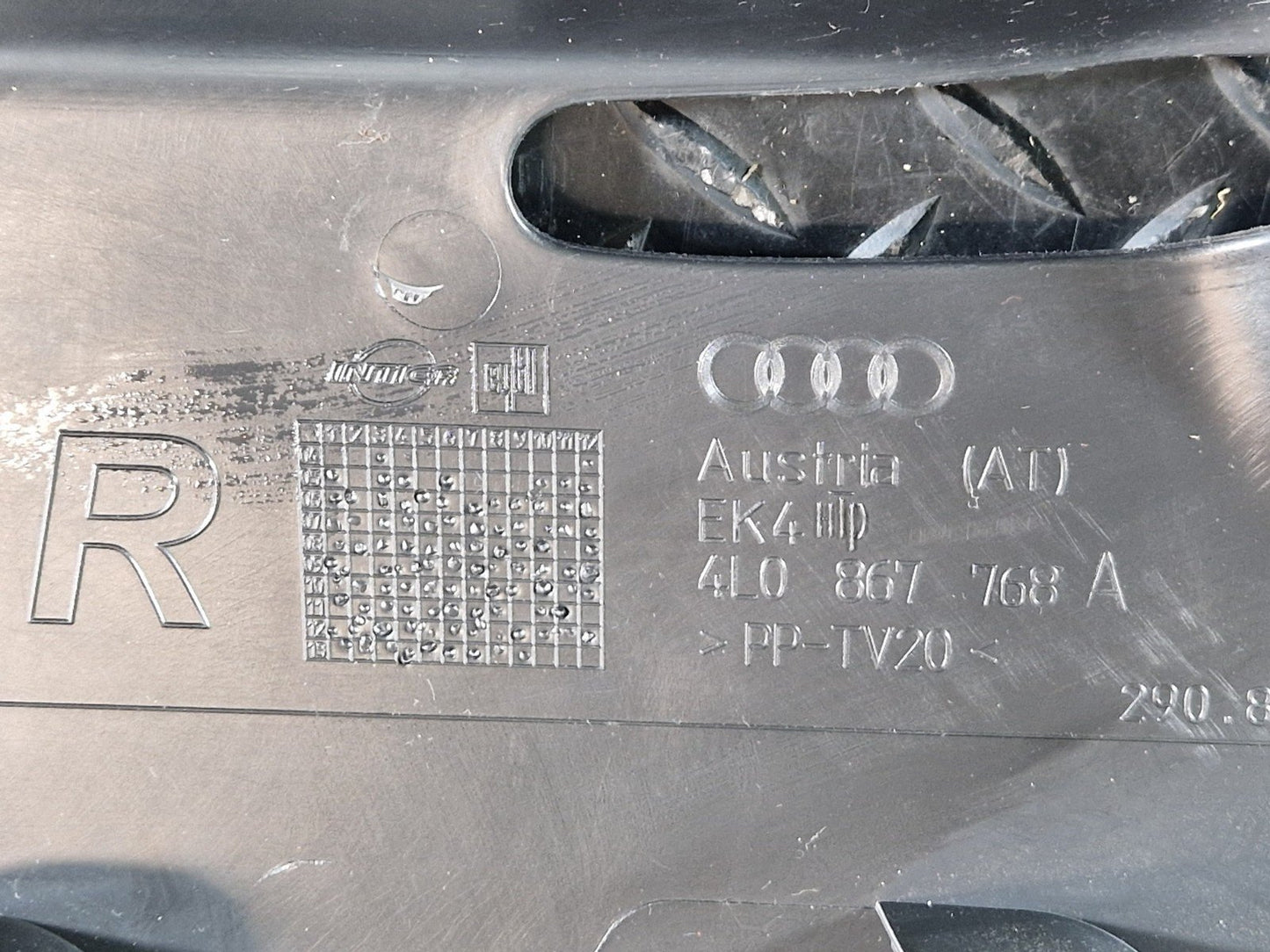 10-15 AUDI Q7 4L GENUINE OSR DRIVERS SIDE REAR C PILLAR COVER 4L0867768A