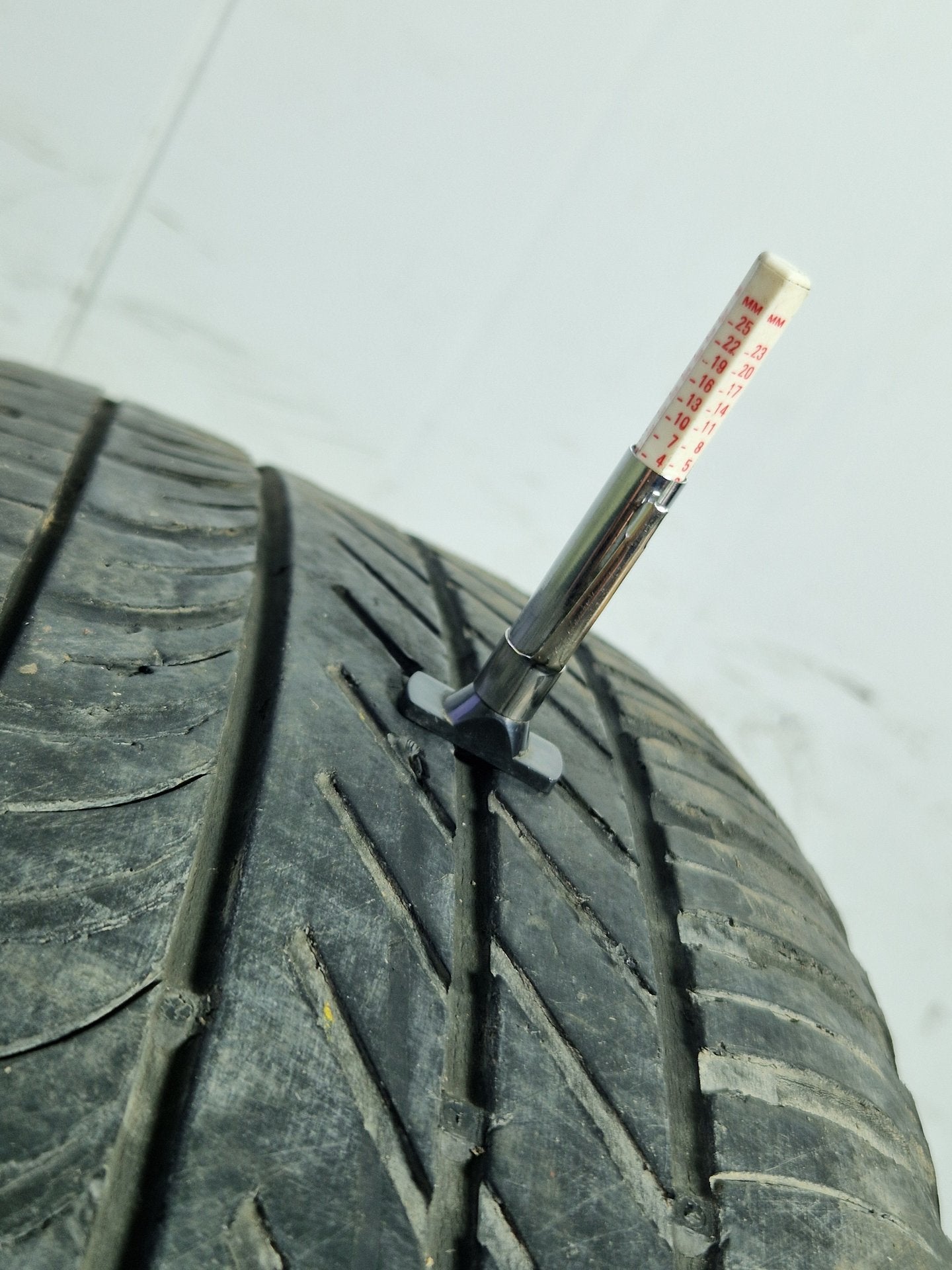 Land Rover Evoque L551 18" Alloy Wheel With Tyre 235/60/18 ~4mm K8D2-1007-CA
