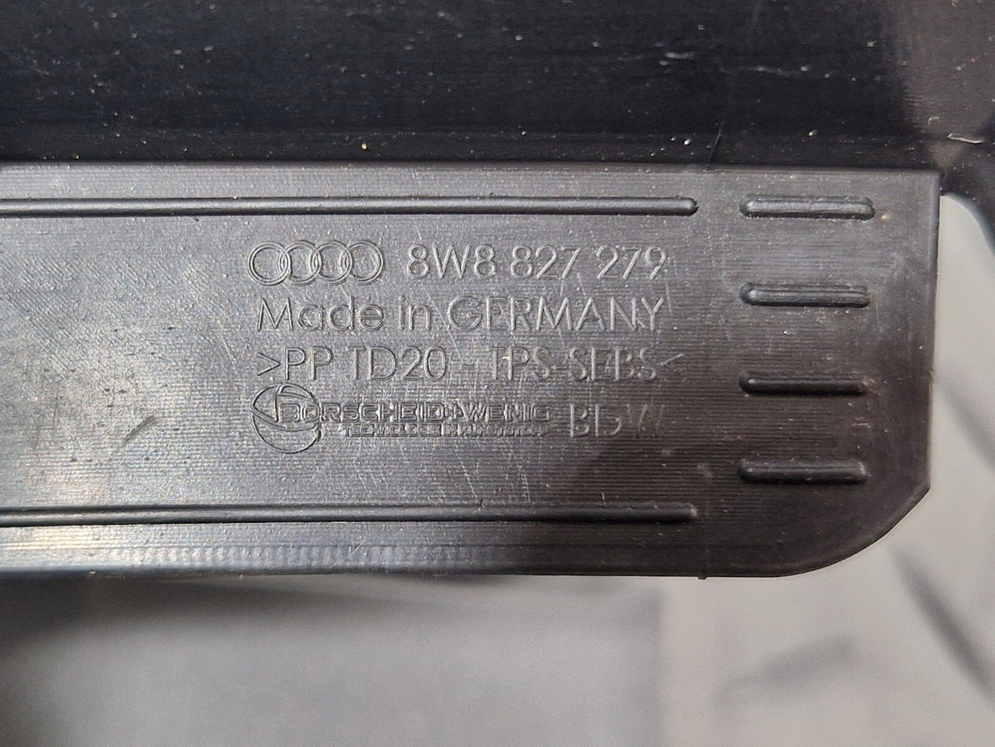 AUDI Unknown Part Type 8W8827279