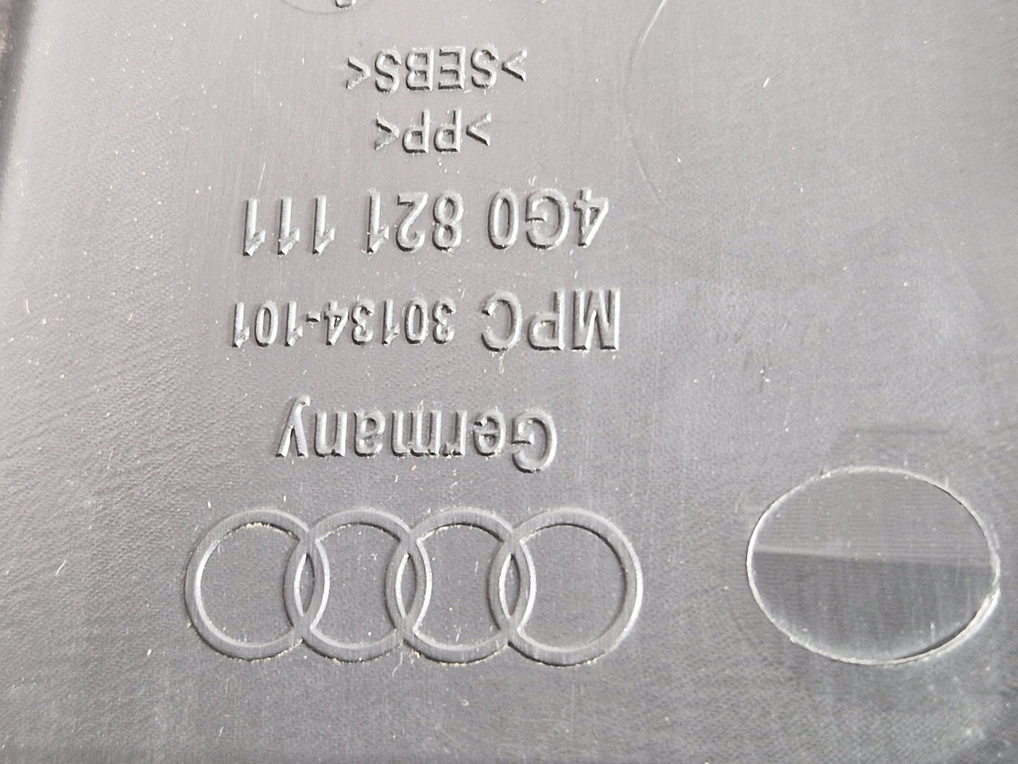 Audi A6 Allroad C7 Genuine Front Left Passenger Side Wing Bracket 4G0821111