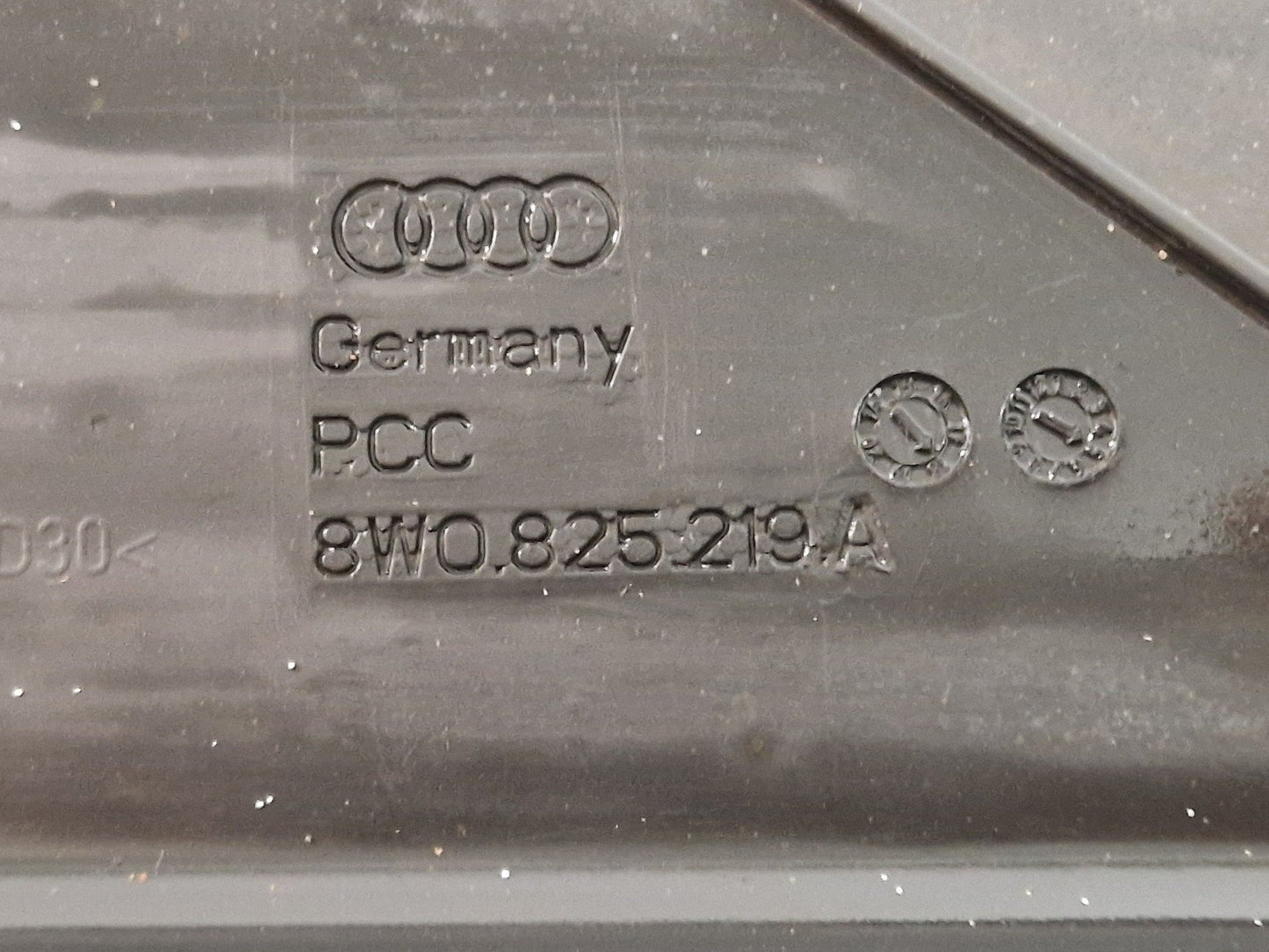 16-19 AUDI A4 B9 SPORT LINE GENUINE REAR RIGHT SIDE BODY UNDER TRAY 8W0825219A