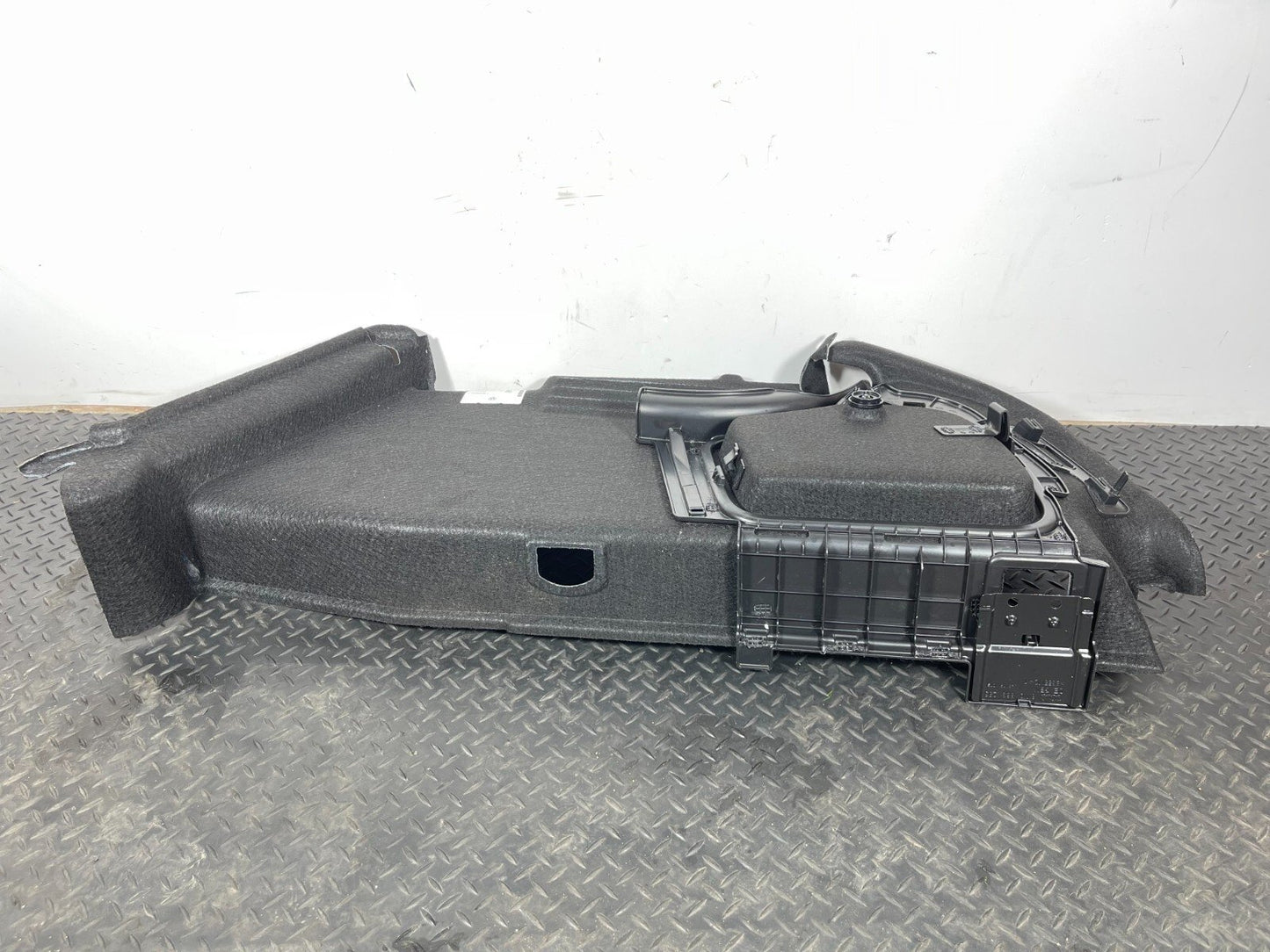 16-19 AUDI A4 B9 SALOON GENUINE PASSENGER SIDE BOOT TRIM COVER 8W5863879C
