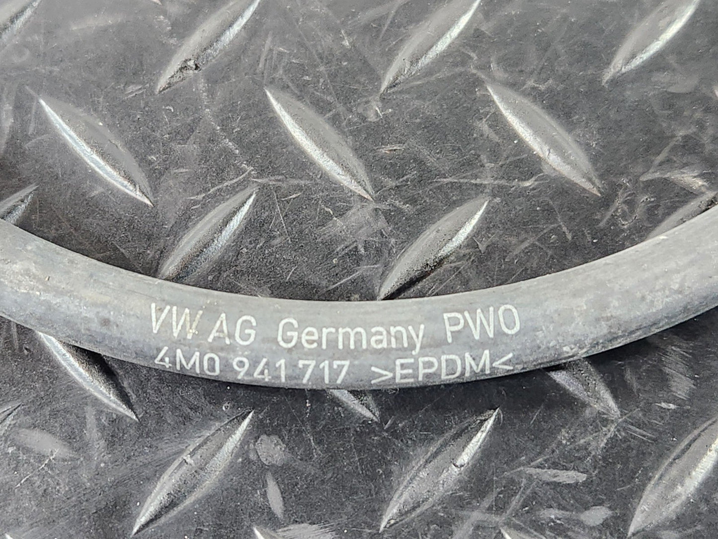 16-20 AUDI Q7 4M GENUINE FRONT LEFT N/S HEADLIGHT HOSE 4M0941717