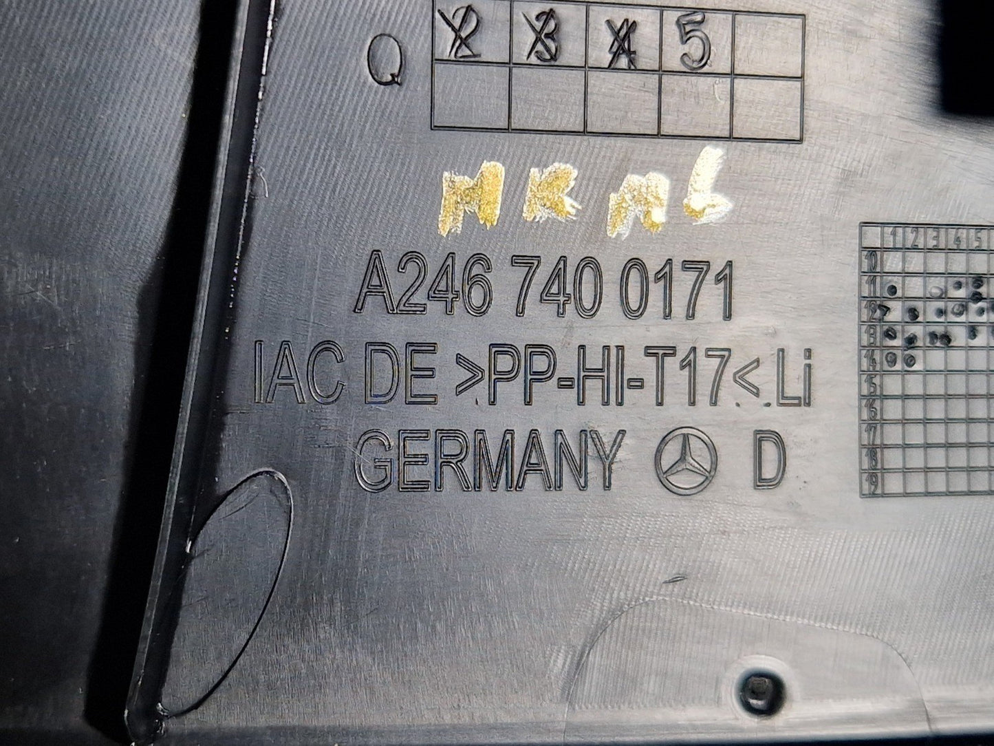 12-18 MERCEDES BENZ B-CLASS W246 REAR TAILGATE WINDSCREEN UPPER TRIM A2467400171