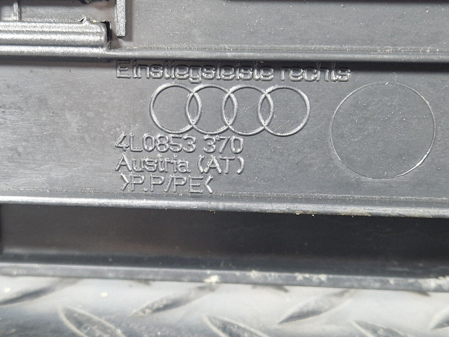 10-15 AUDI Q7 4L GENUINE OEM LOWER RIGHT DRIVER SIDE O/S SILL TRIM 4L0853370