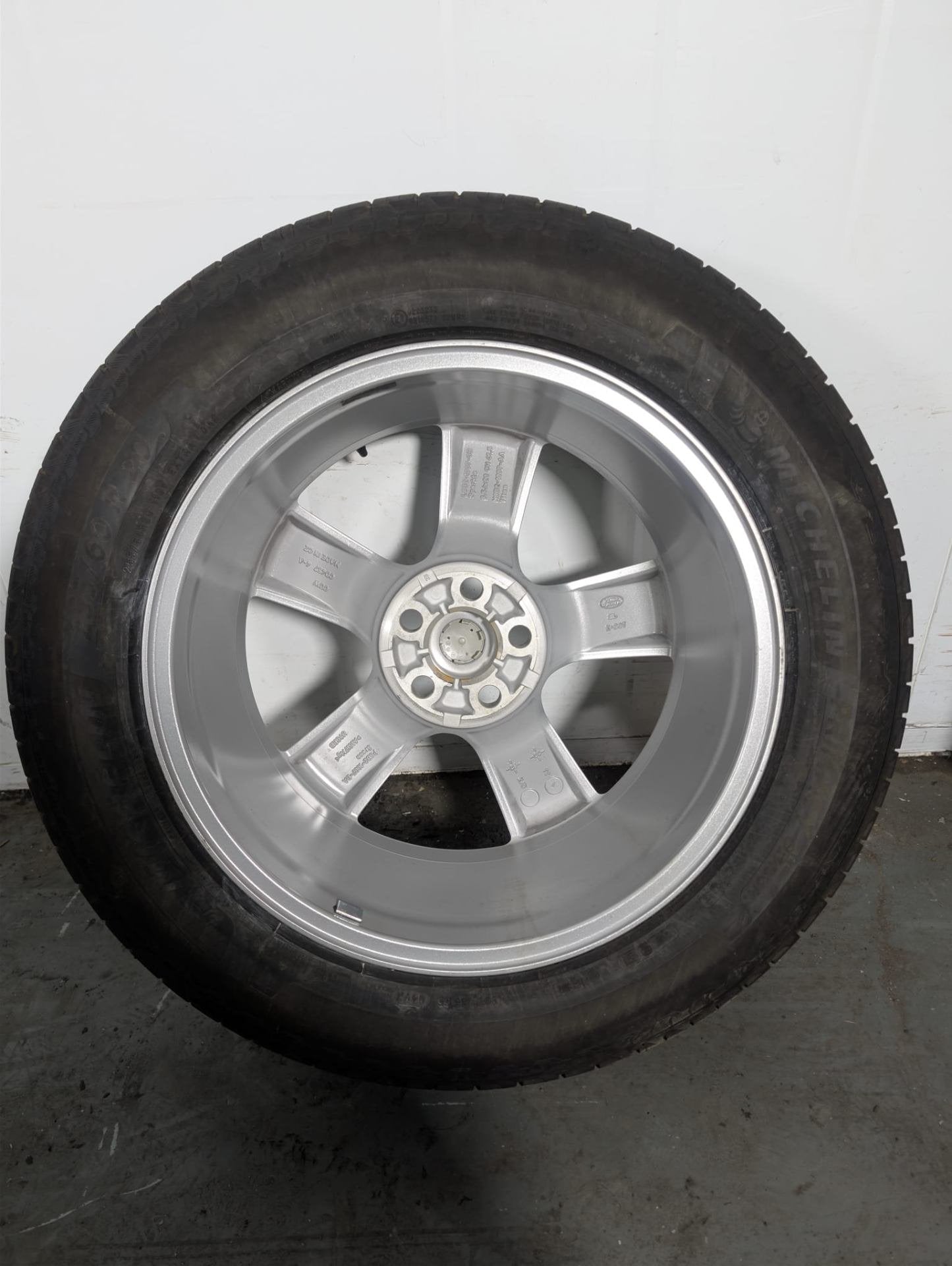 Land Rover Defender L663 OEM 20" Alloy Wheel with Tyre 7mm 255/60/20 L8B21007GB
