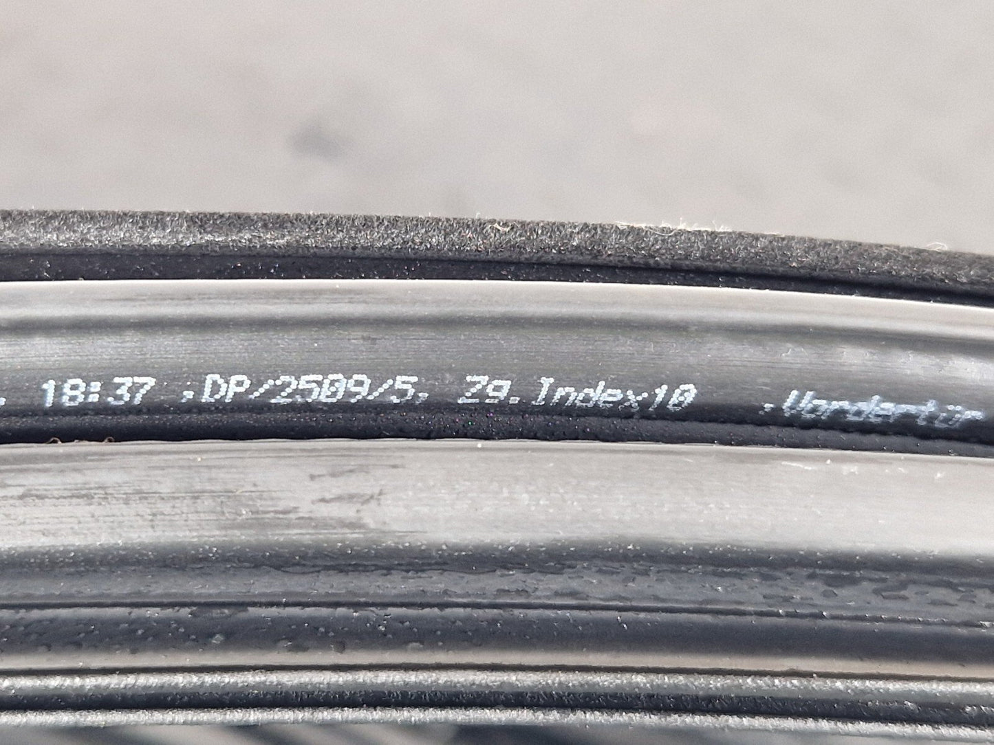 11-18 BMW 6 SERIES F06 FRONT LEFT NSF DOOR RUBBER WEATHER SEAL 7275297