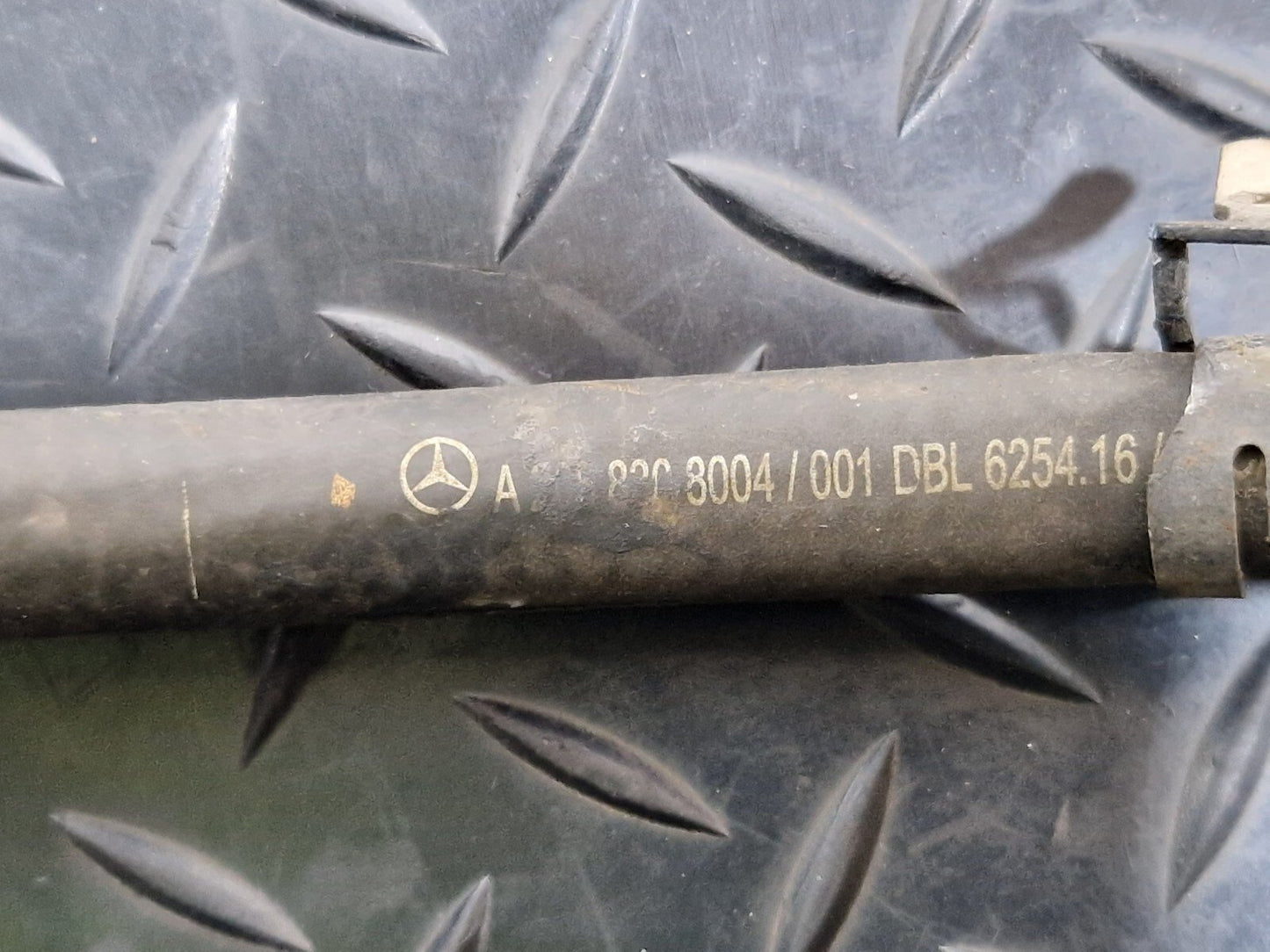 14-21 MERCEDES BENZ C300h W205 WINDOW WASHER HOSE PIPE A2058308004