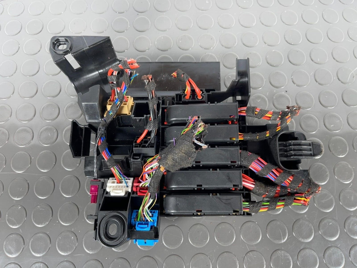 16-19 AUDI A4 B9 GENUINE FUSE RELAY BOX 8W2971845A