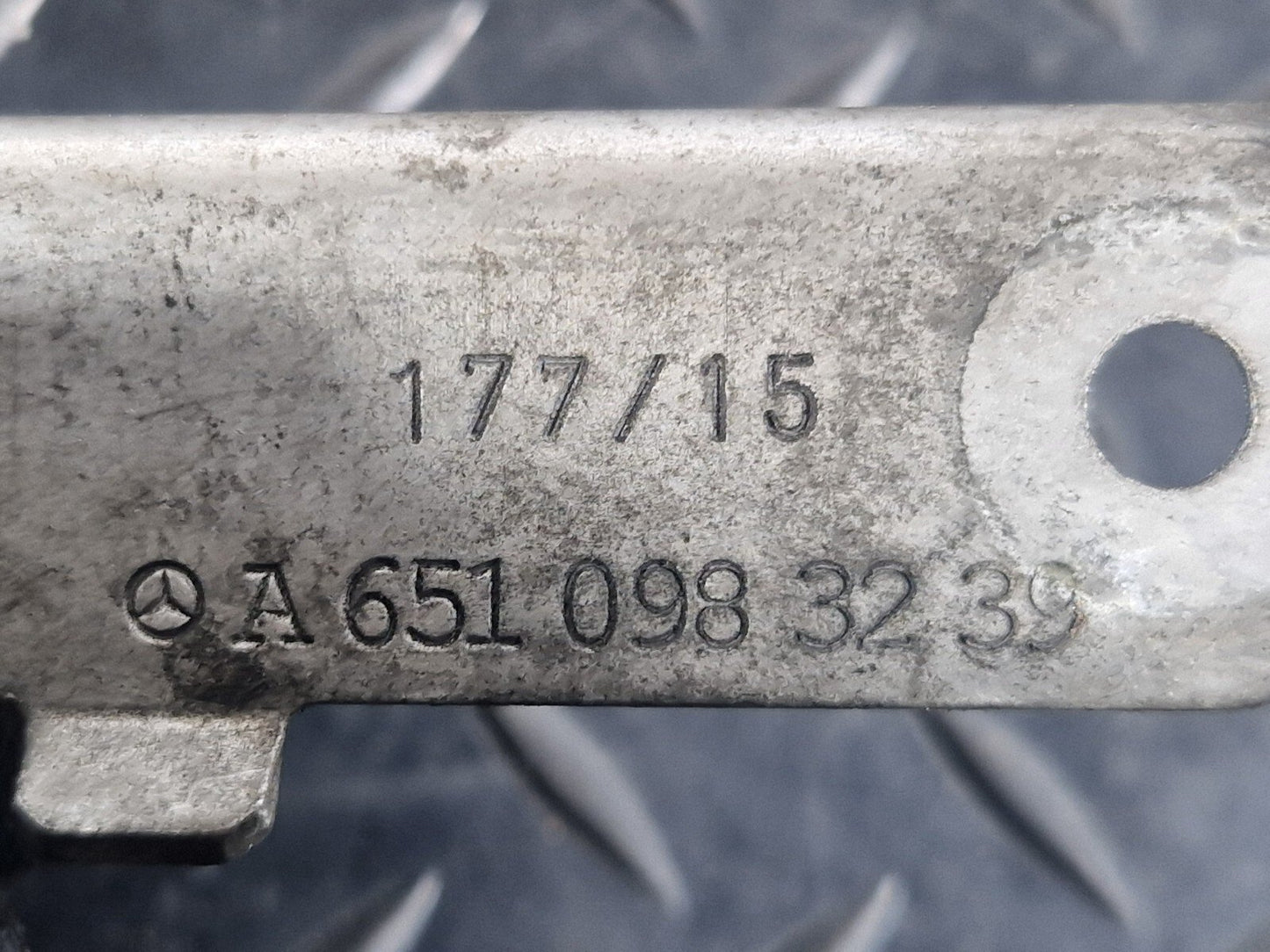 14-21 MERCEDES BENZ C300h W205 INTAKE MANIFOLD CARRIER BRACKET A6510983239