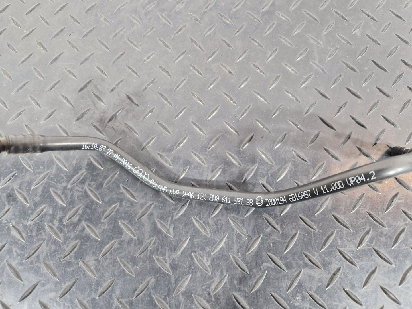 16-19 AUDI A4 B9 VACUUM PIPE HOSE 8W0611931BB