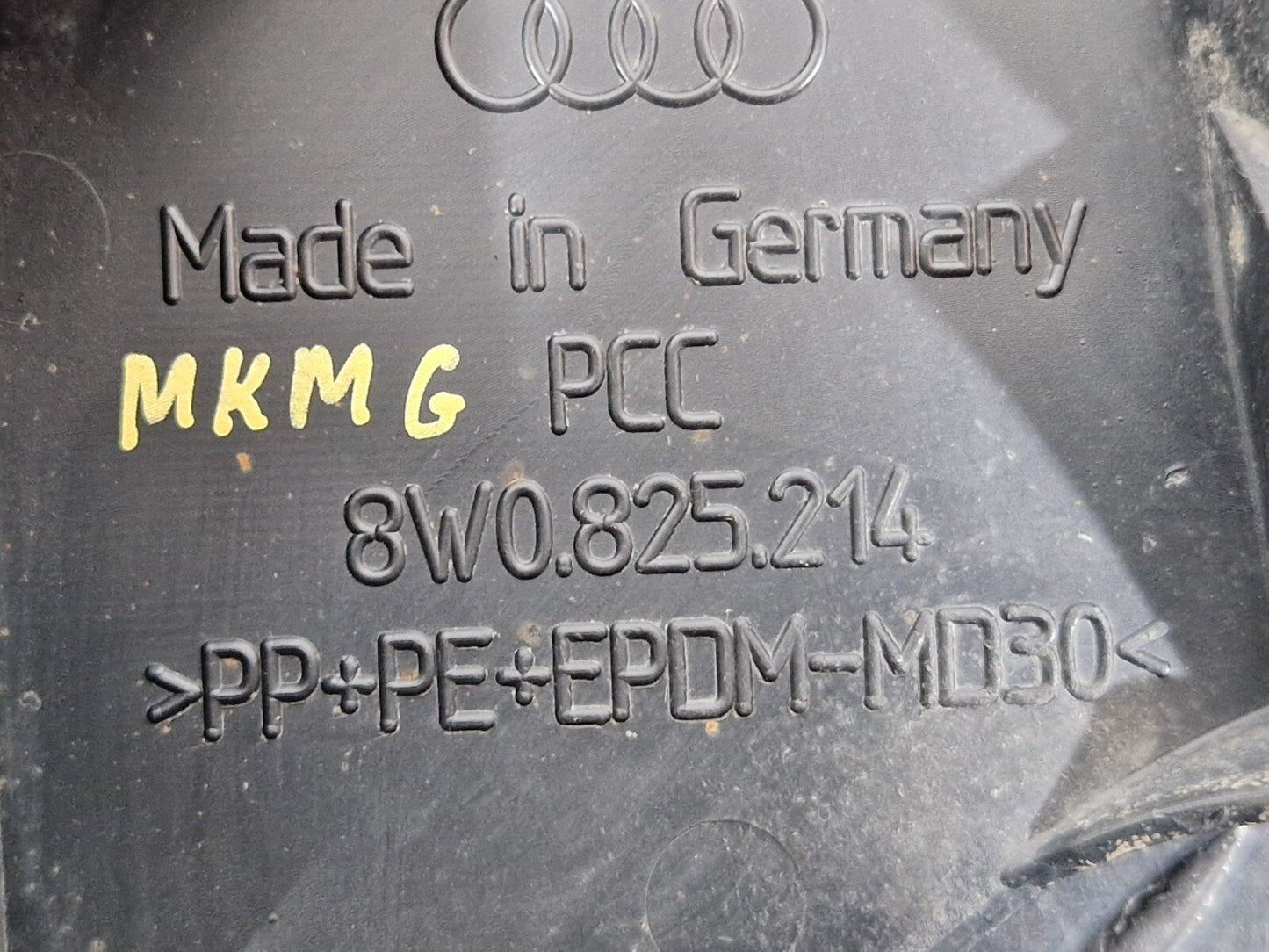 16-19 AUDI A4 B9 REAR RIGHT O/S UNDERBODY SPLASH GUARD SHIELD COVER 8W0825214