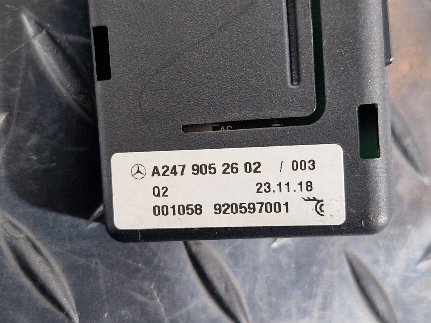 19-ON MERCEDES BENZ B CLASS W247 WLAN ANTENNA A2479052602