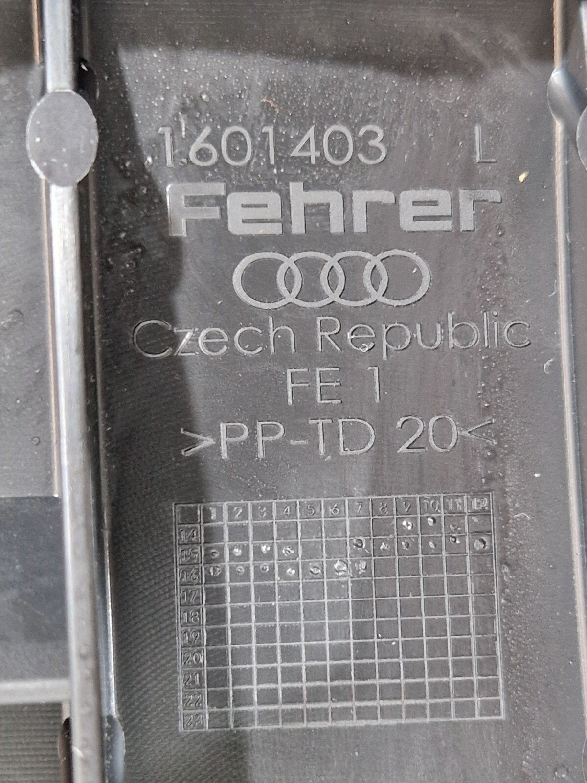 16-19 AUDI A4 AVANT B9 S-LINE REAR LEFT PASSENGER SIDE LEATHER BOLSTER 8W0885703