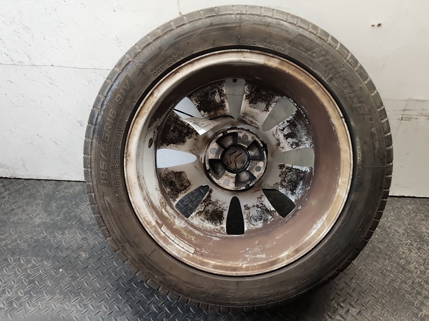 Citroen C3 Picasso MK1 FL (MY10) 16" Alloy Wheel with Tyre 195/55/16 ~5mm